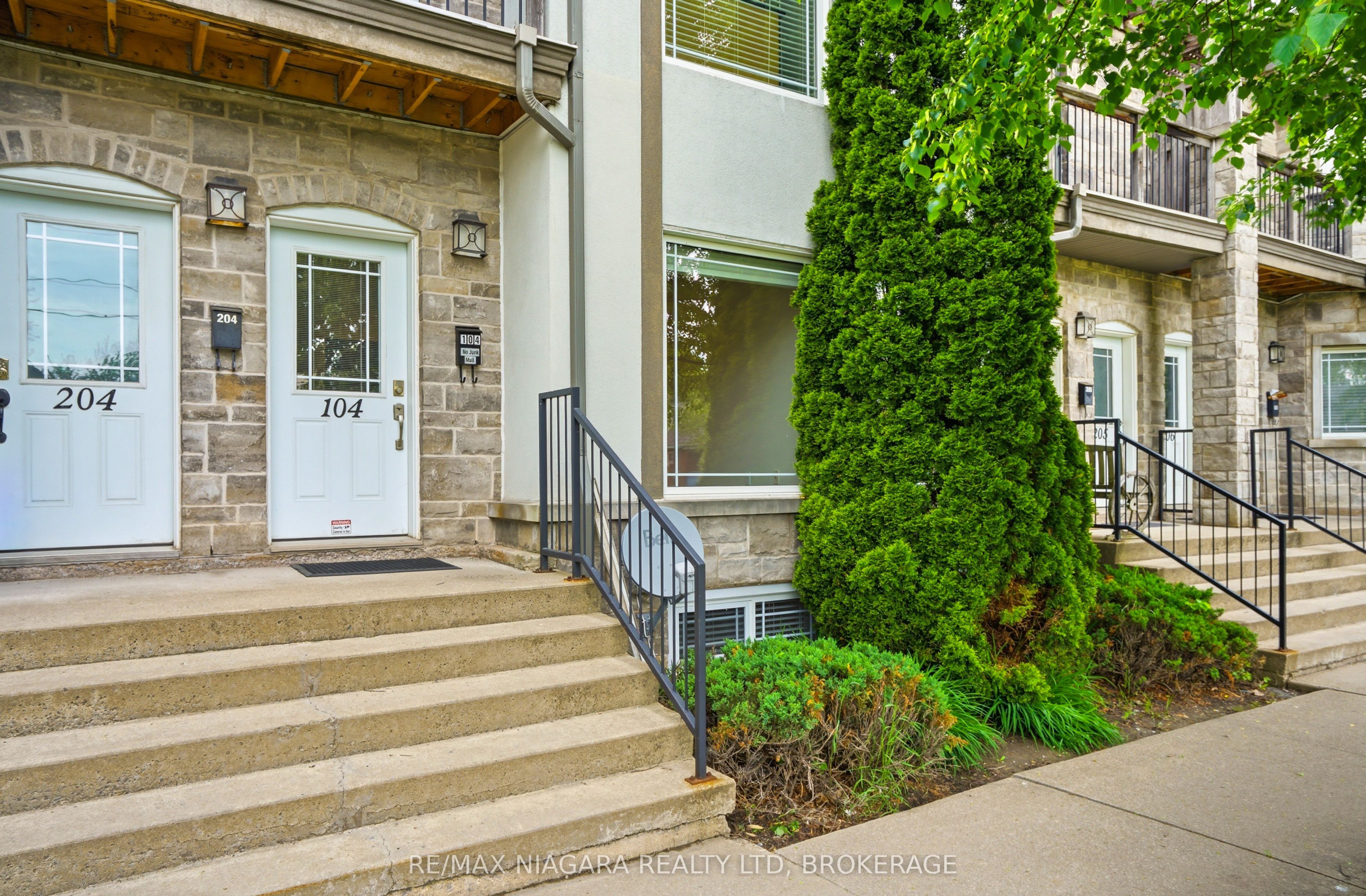 6045 Dunn Street 104, Niagara Falls, ON L2G 2P2 photo 2