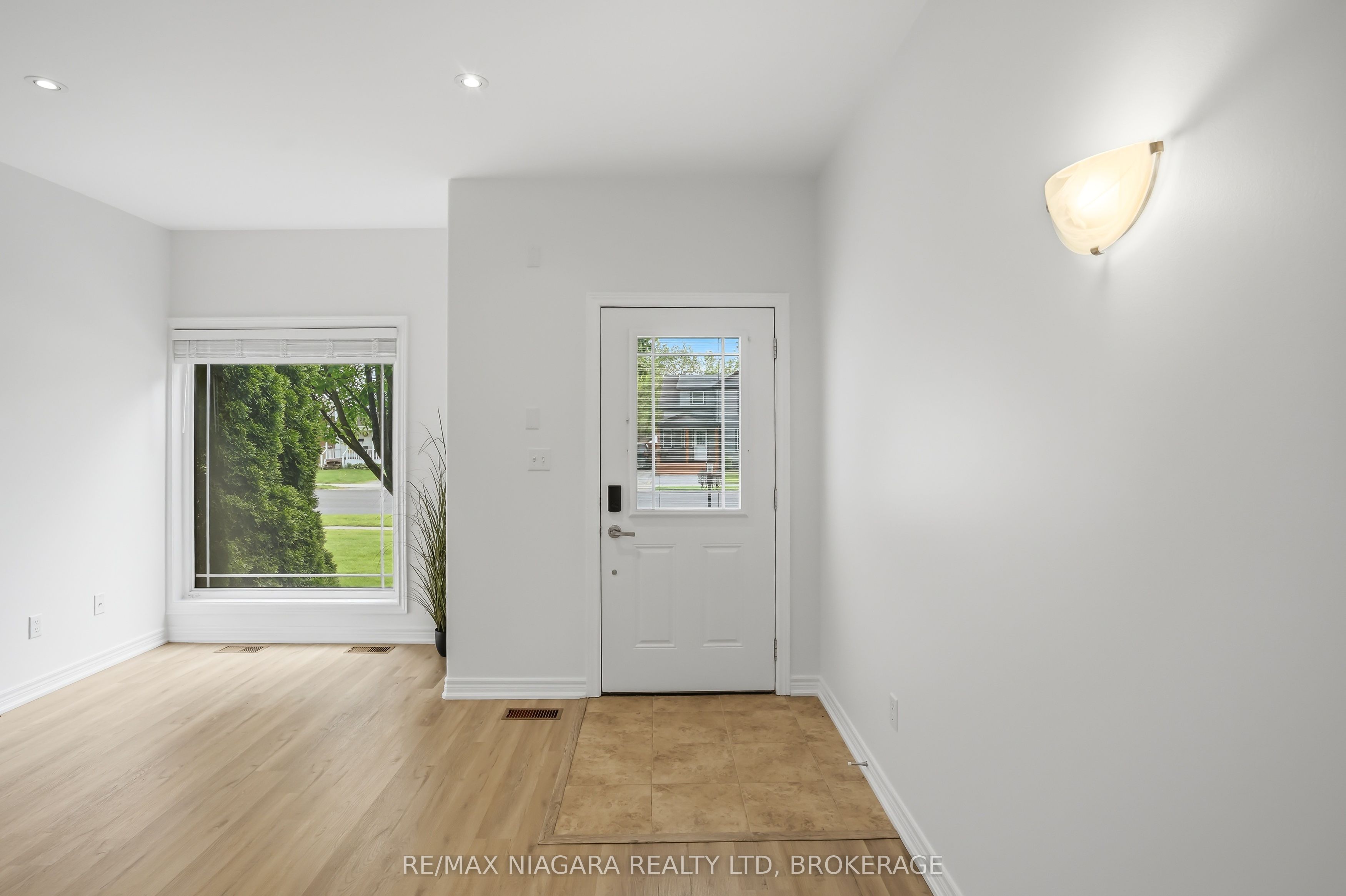 6045 Dunn Street 104, Niagara Falls, ON L2G 2P2 photo 4