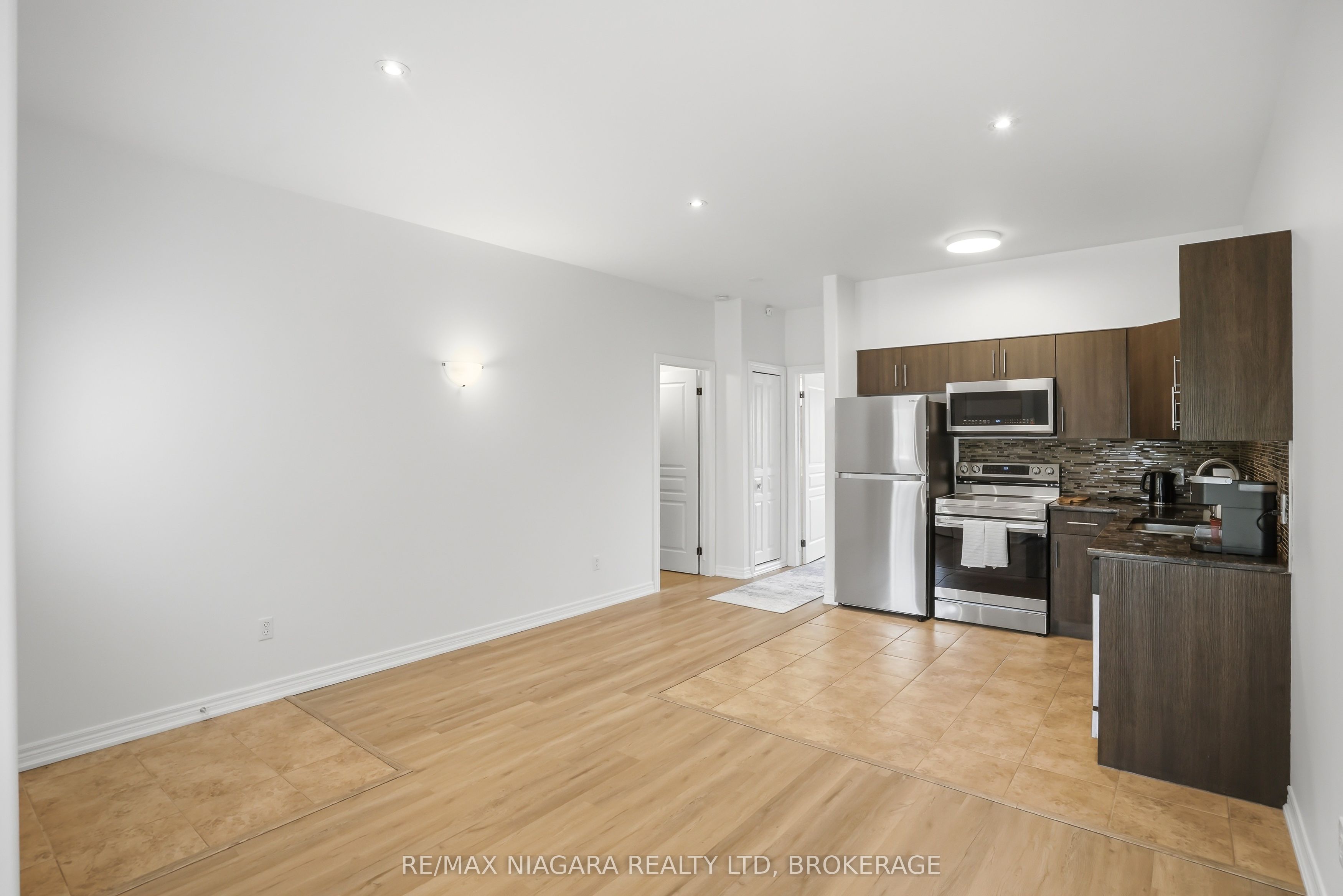 6045 Dunn Street 104, Niagara Falls, ON L2G 2P2 photo 5
