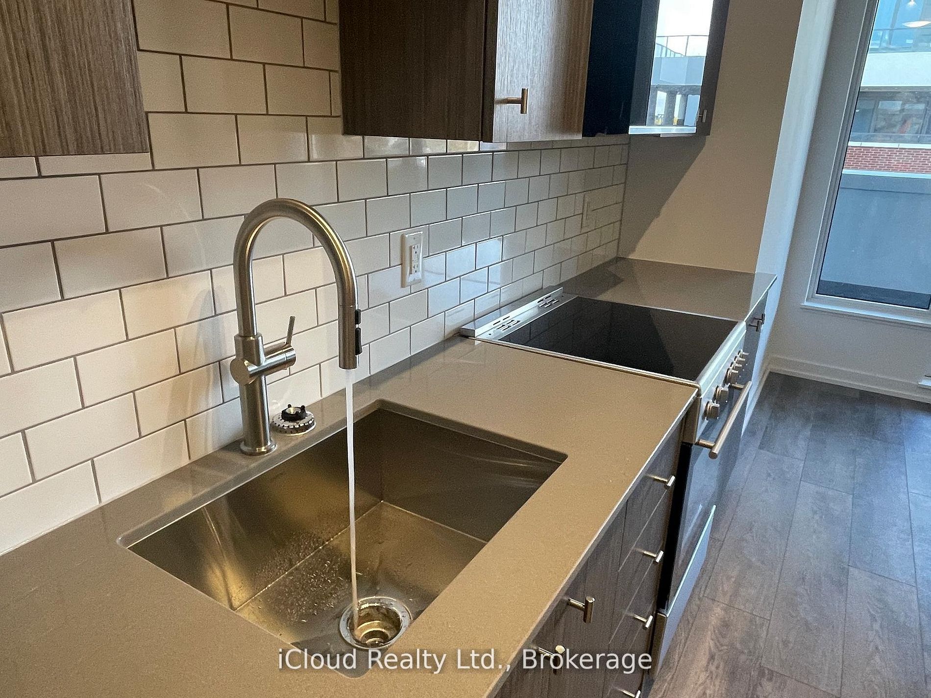 5 Wellington Street 202, Kitchener, ON N2G 0E3 photo 3