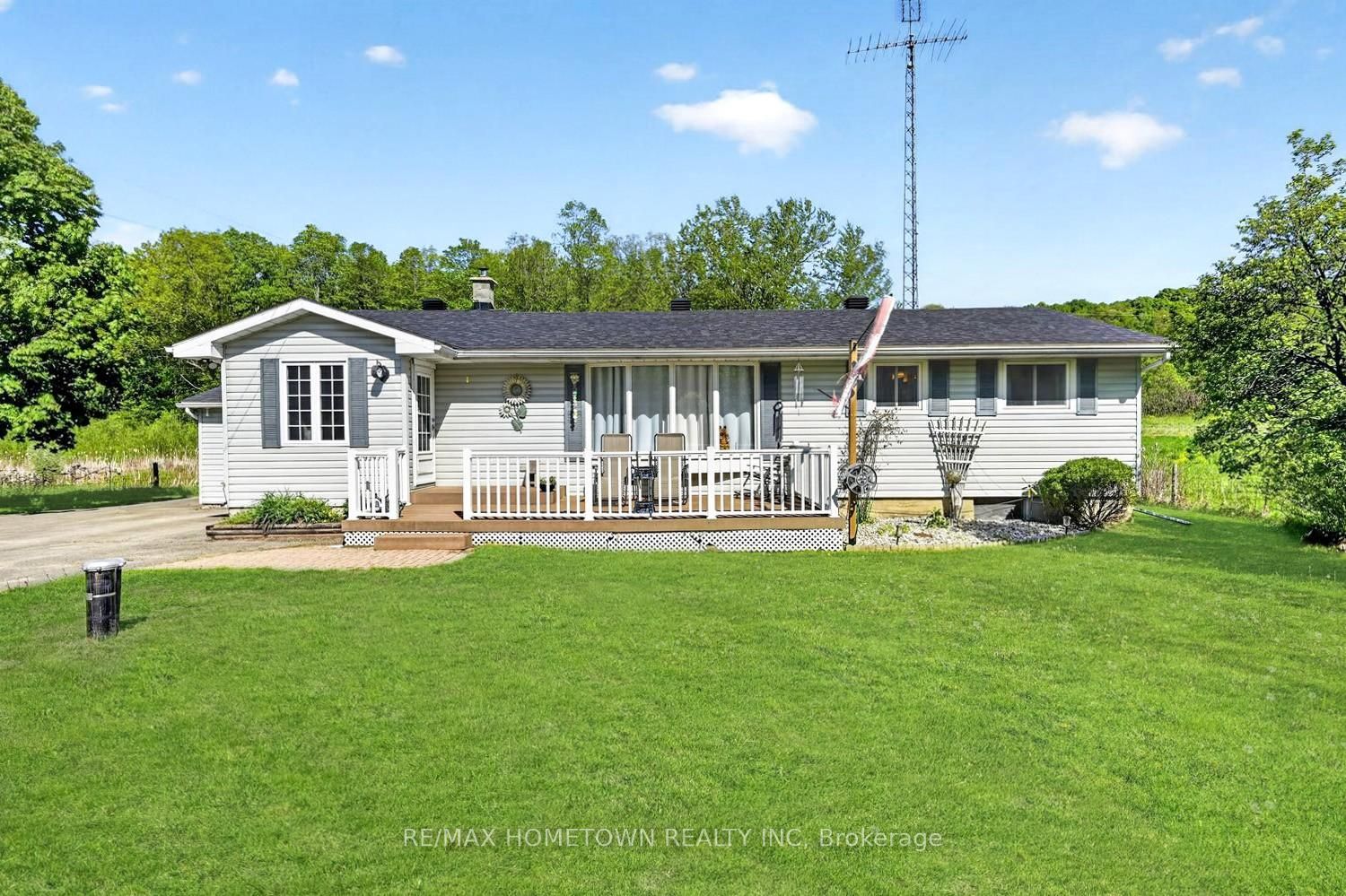 1404 Hallecks Road E, Elizabethtown-Kitley, ON K6V 5T3