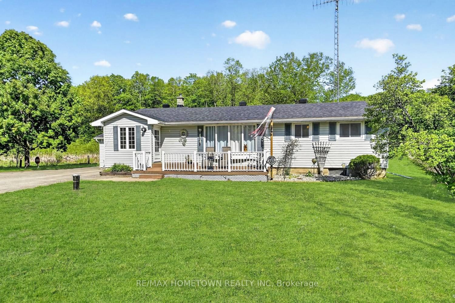 1404 Hallecks Road E, Elizabethtown-Kitley, ON K6V 5T3 photo 2