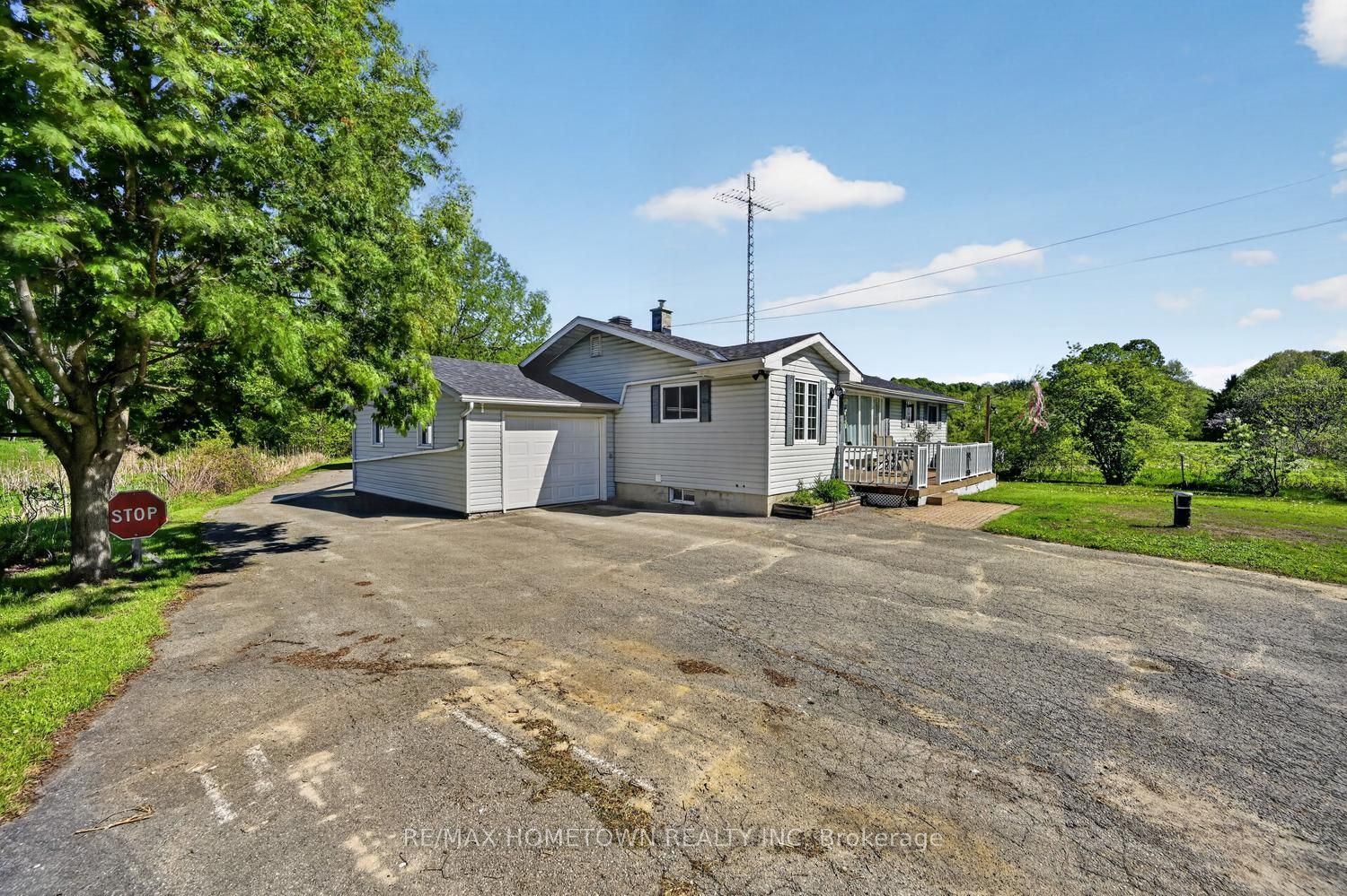 1404 Hallecks Road E, Elizabethtown-Kitley, ON K6V 5T3 photo 4