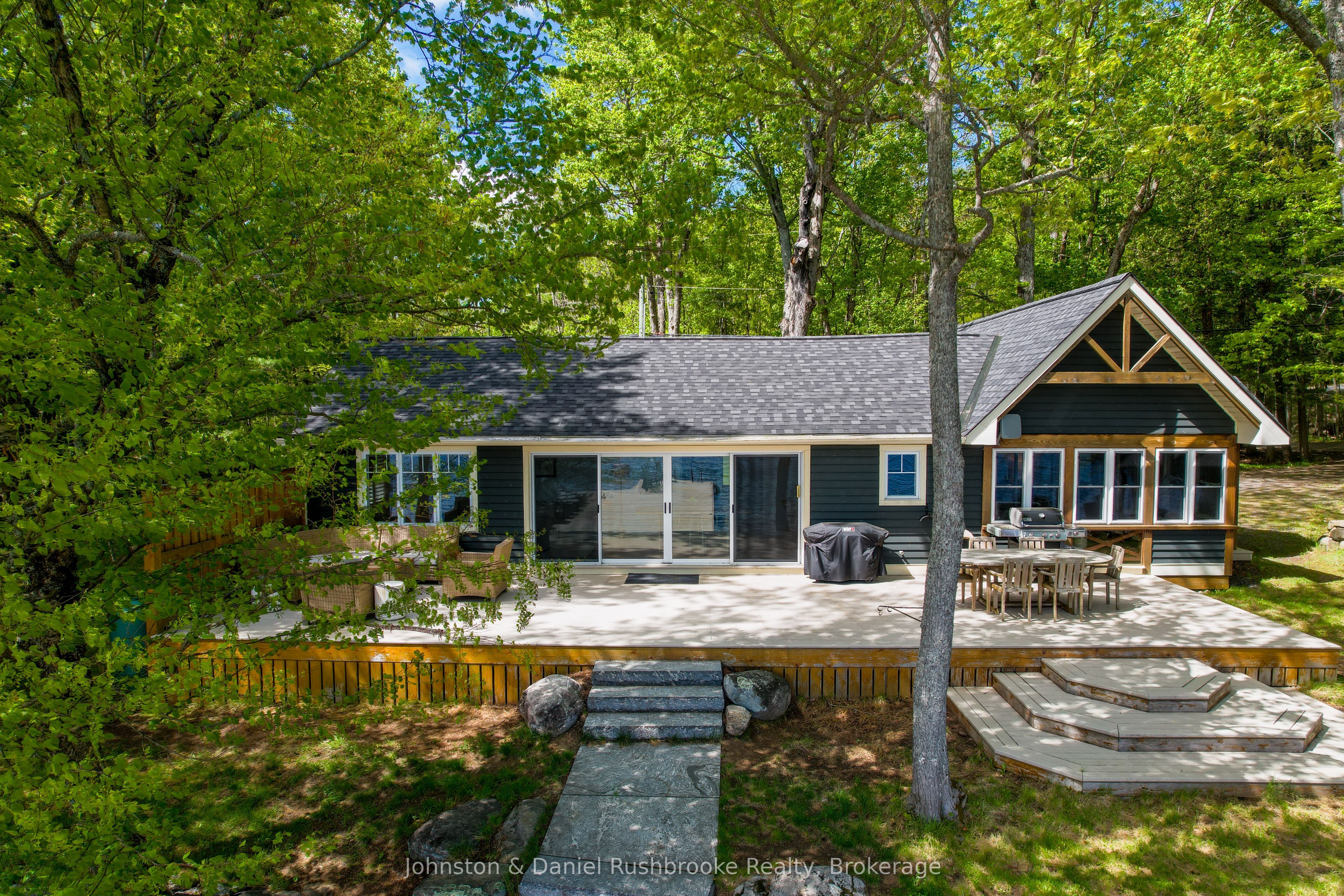 1032 Island Park Road 2, Muskoka Lakes, ON P0B 1J0 photo 2