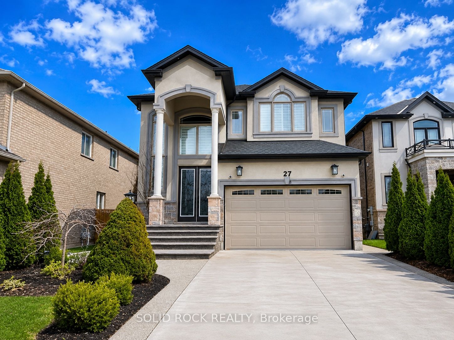 27 Riesling Court, Hamilton, ON L8G 0B4