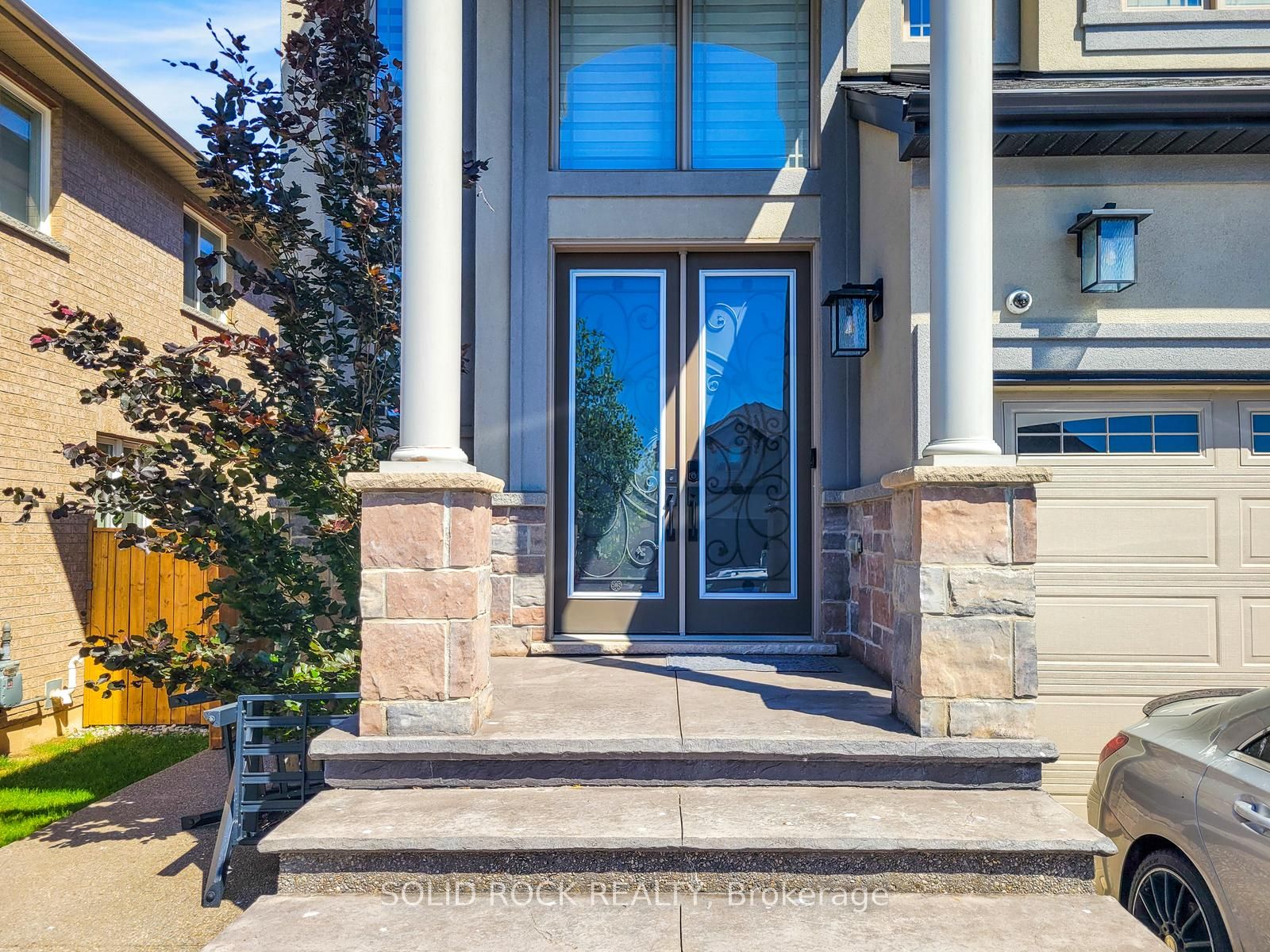 27 Riesling Court, Hamilton, ON L8G 0B4 photo 2