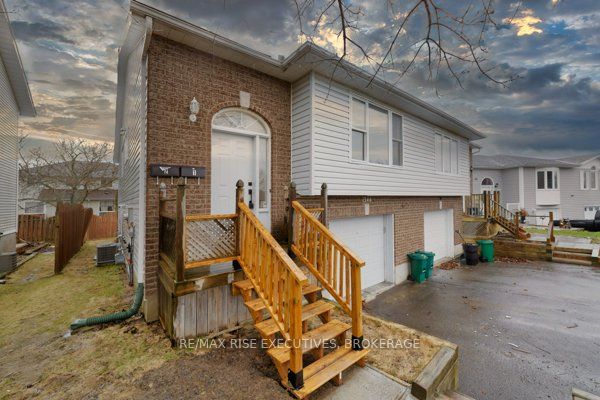 1344 Brackenwood Crescent 2, Kingston, ON K7P 2W3 photo 2