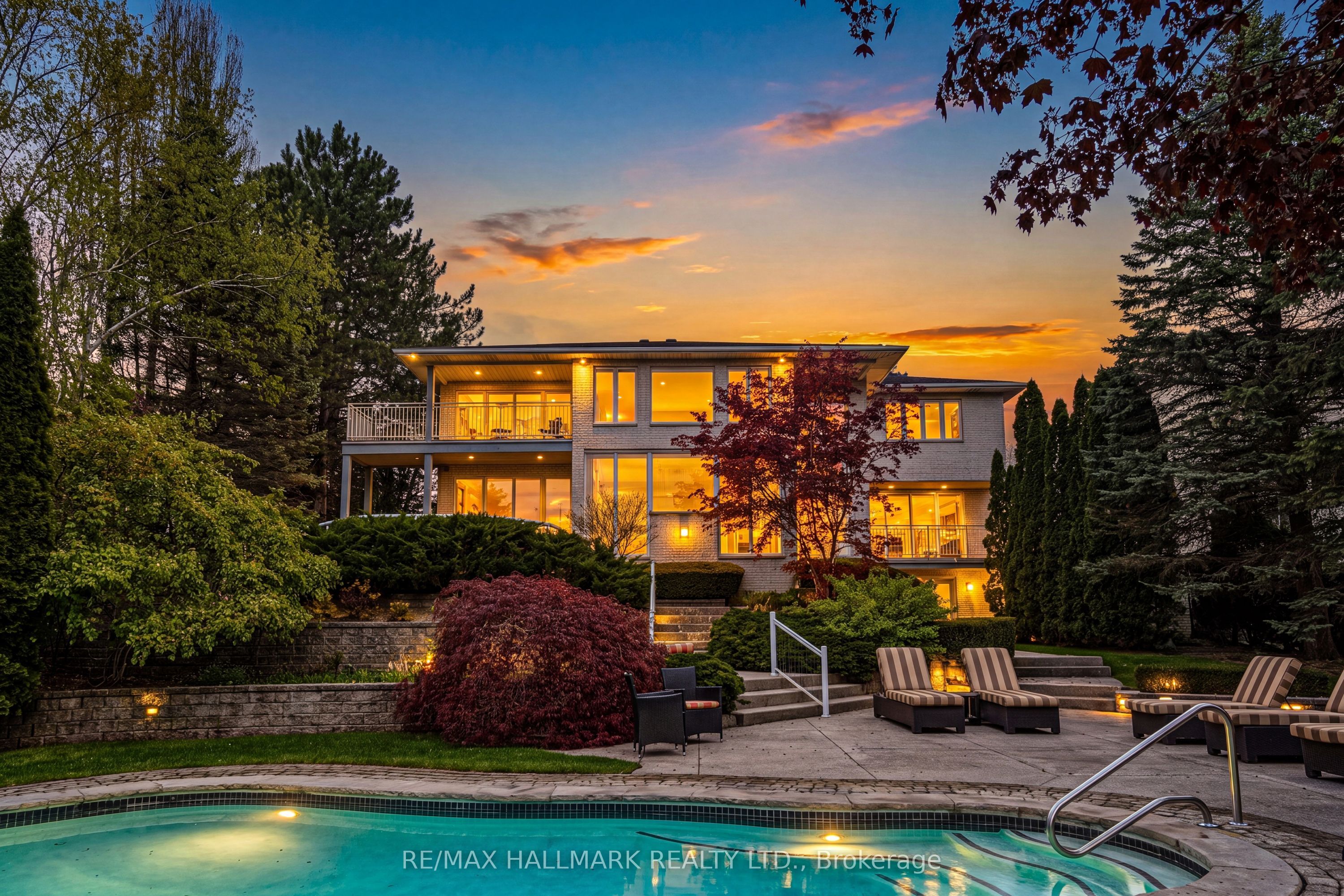 2 Anslow Court, Hamilton, ON L9H 6Z2