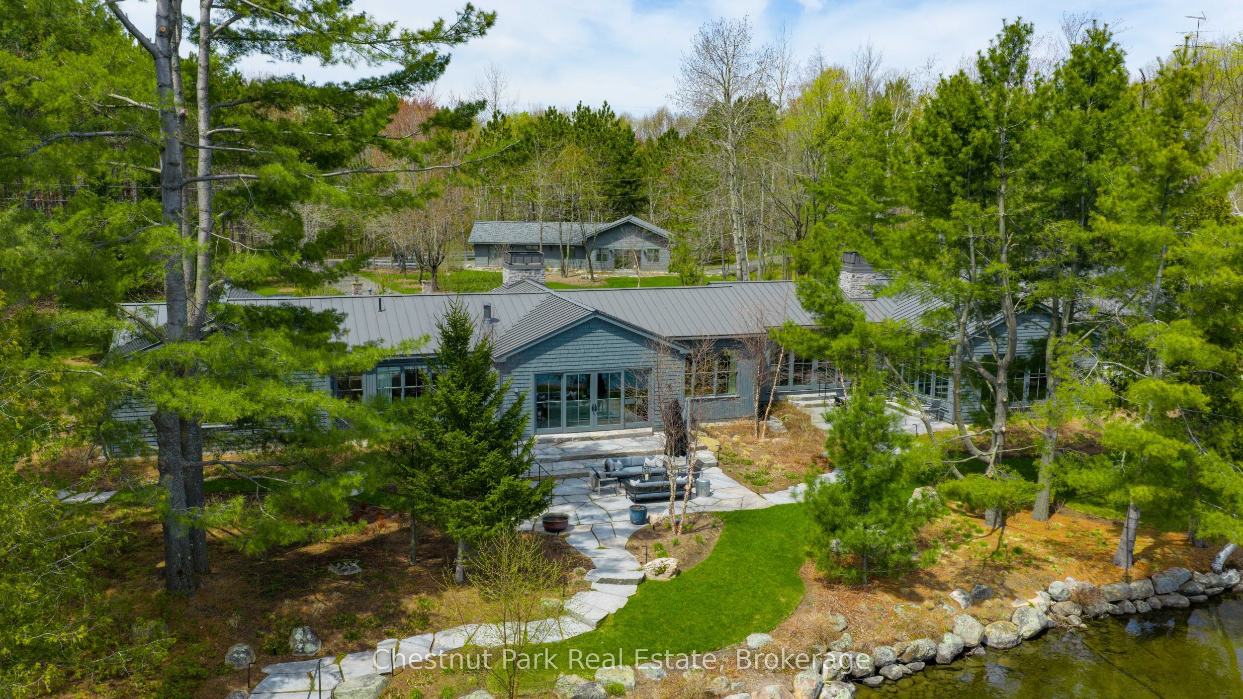 1082 Halls Road 1, Muskoka Lakes, ON P0B 1G0 photo 2
