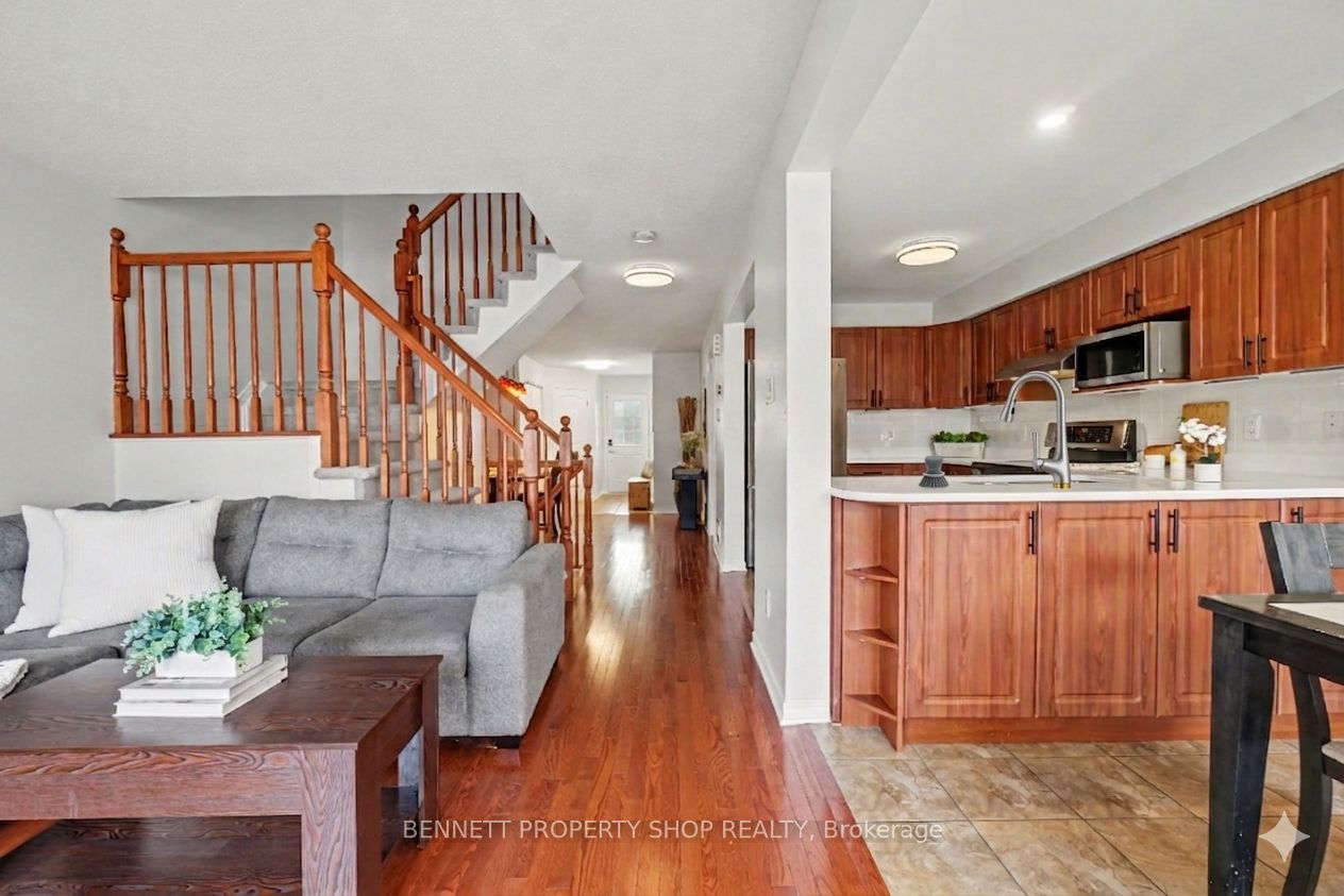 330 Laguna Street, Leitrim, ON K1T 0L1 photo 3