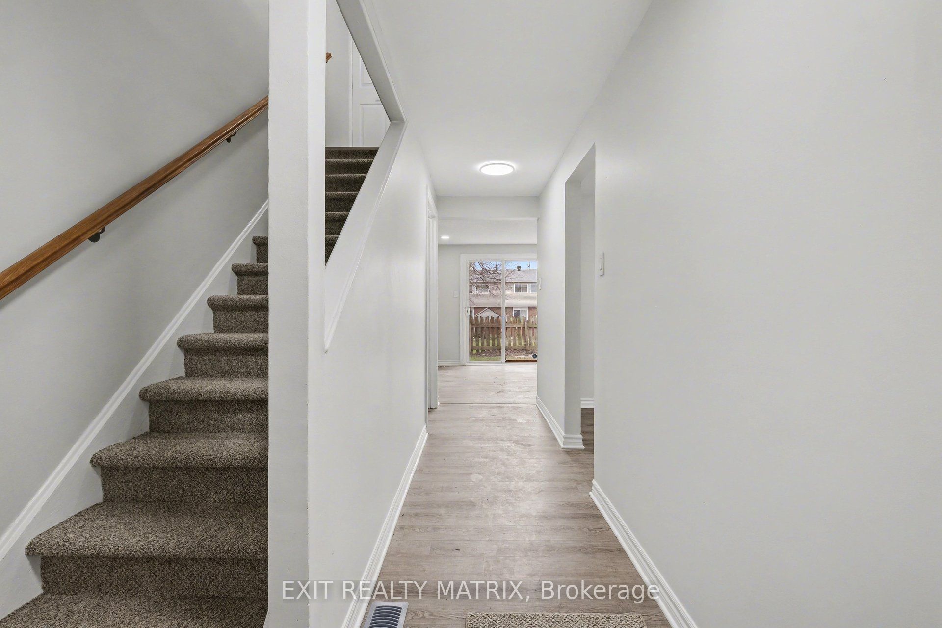 1468 Heatherington Road B, Hunt Club - South Keys and Area, ON K1V 6S1 photo 4