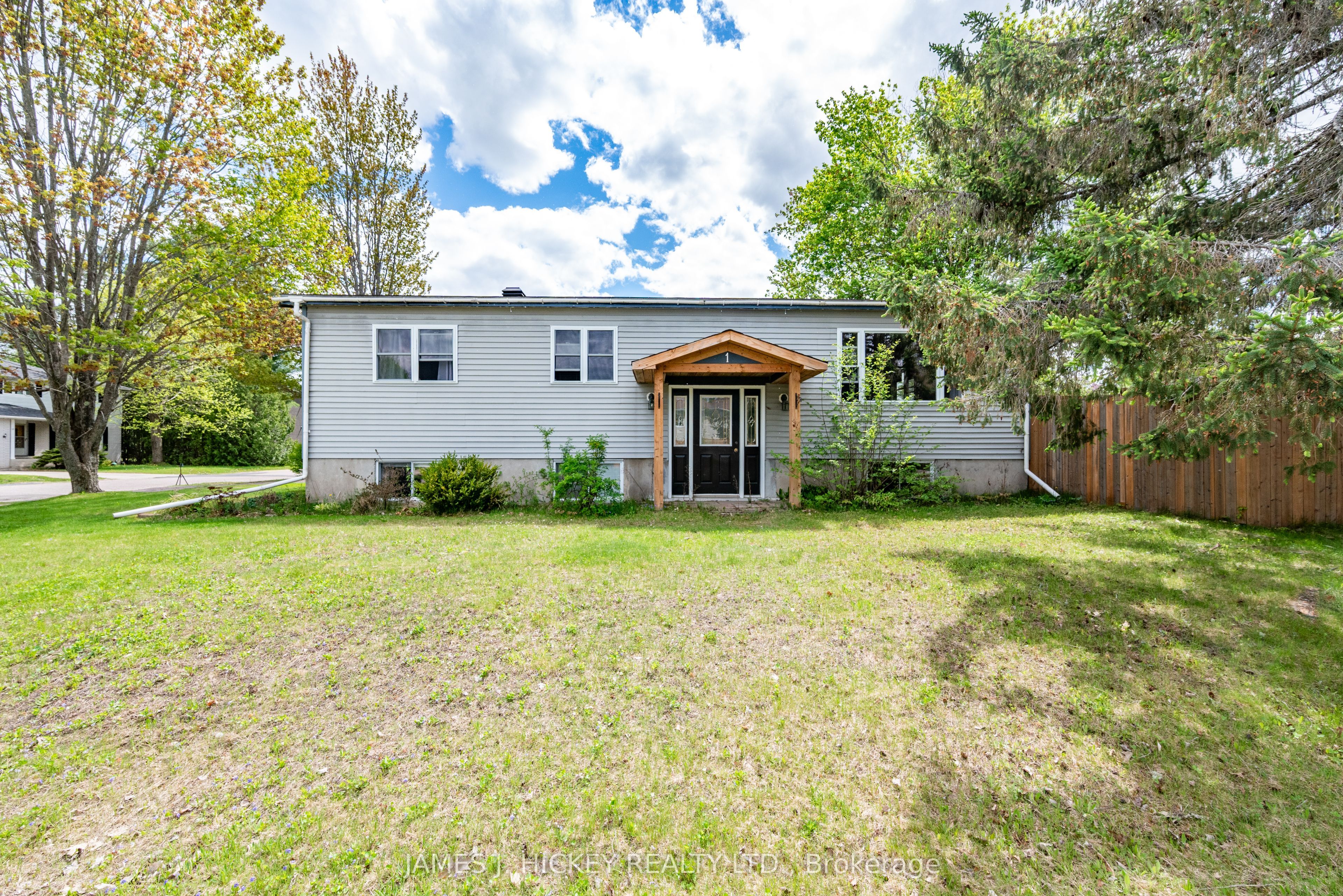 1 Tamarack Street, Deep River, ON K0J 1P0