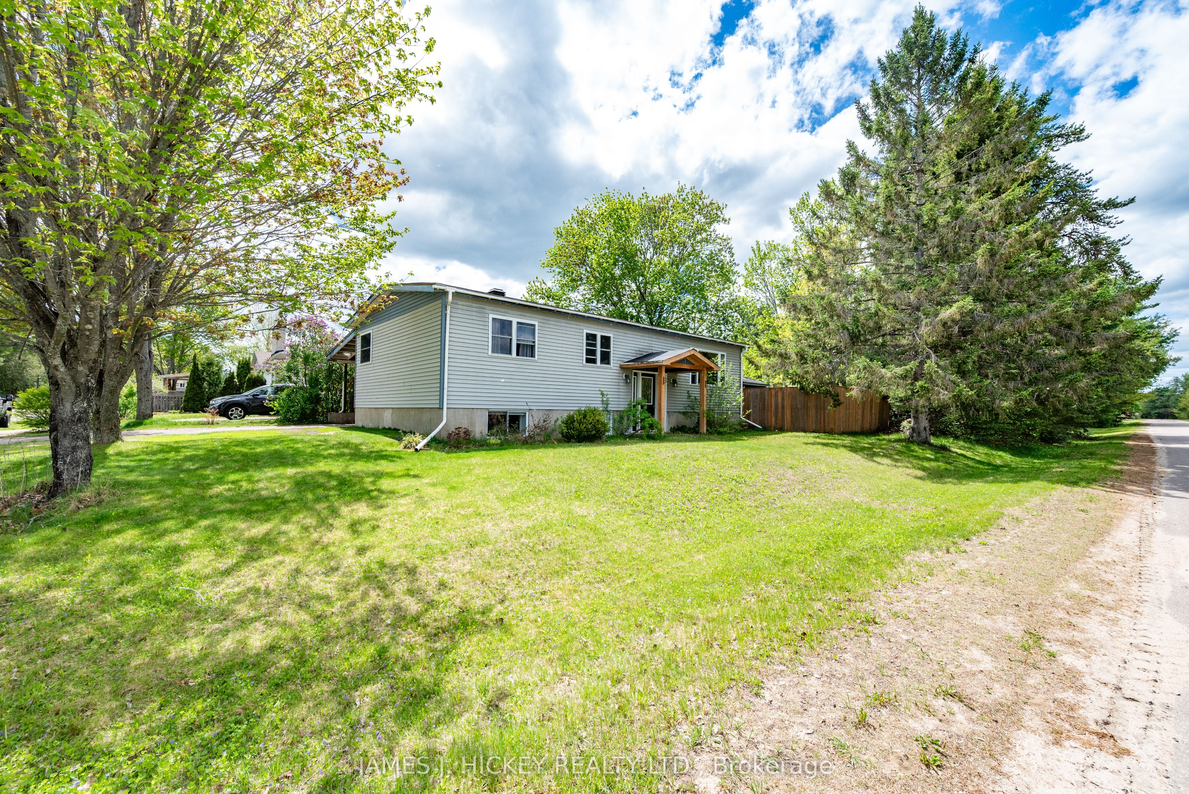 1 Tamarack Street, Deep River, ON K0J 1P0 photo 2