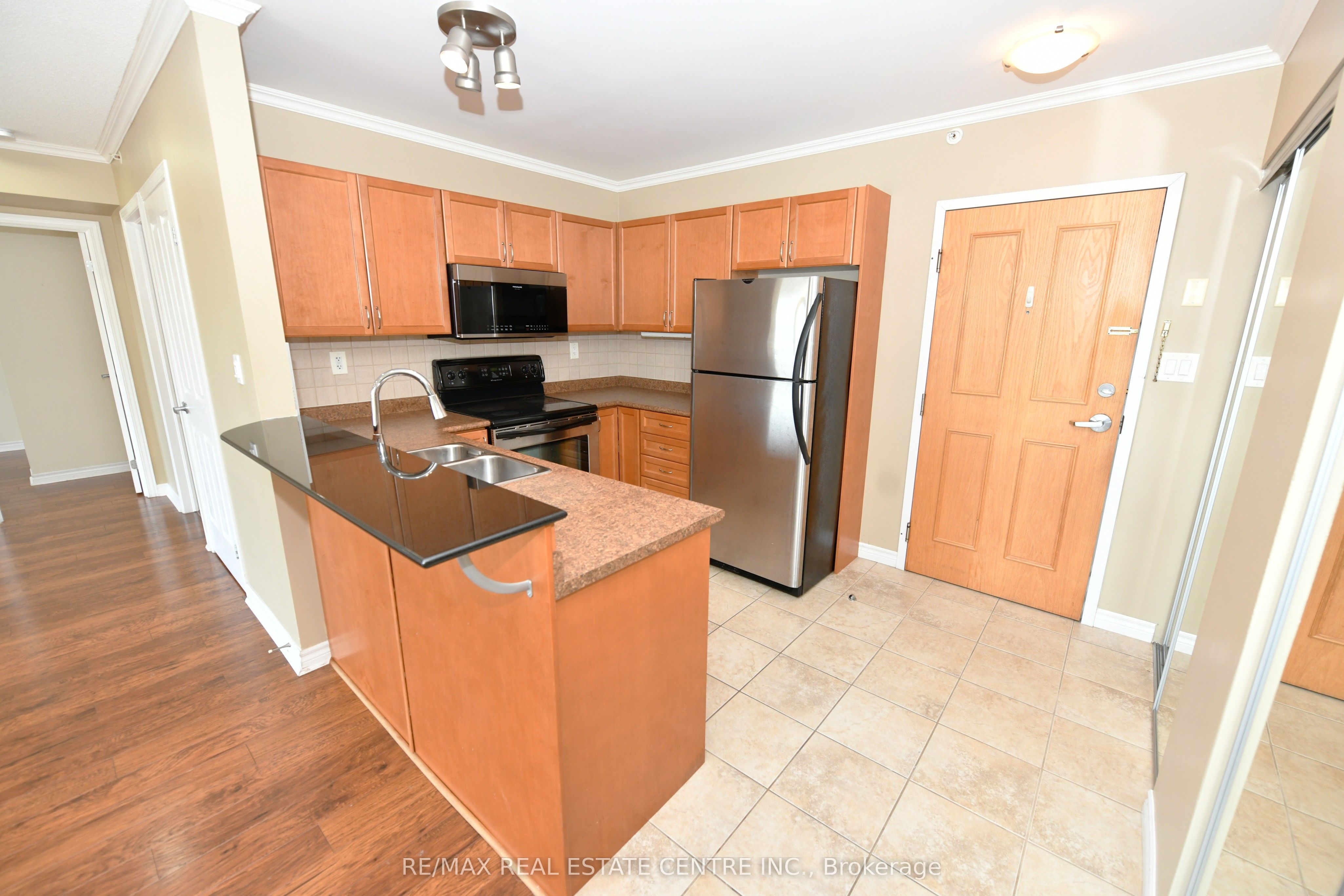 8 Harris Street 418, Cambridge, ON N1R 8R1 photo 2