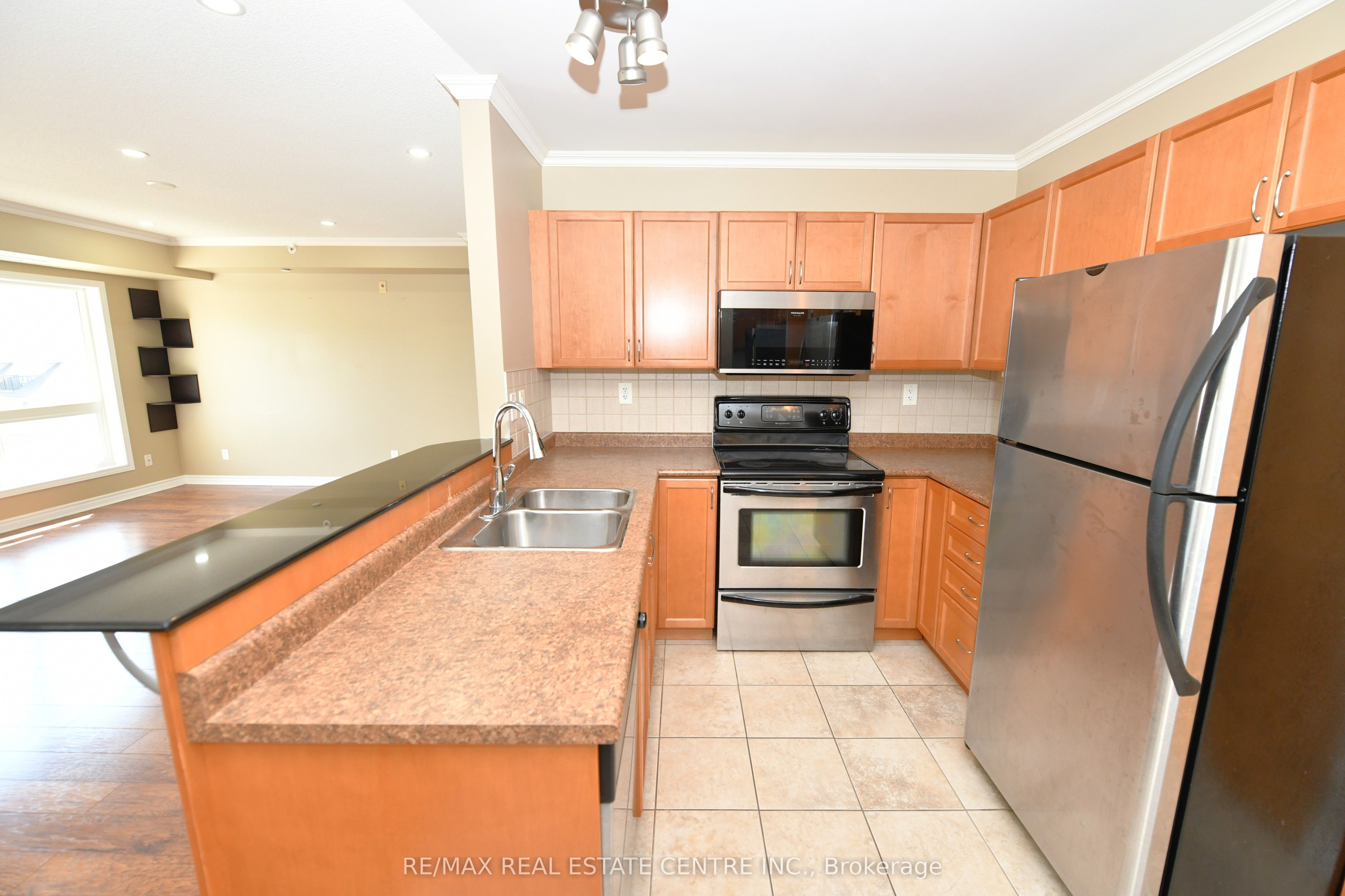 8 Harris Street 418, Cambridge, ON N1R 8R1 photo 3