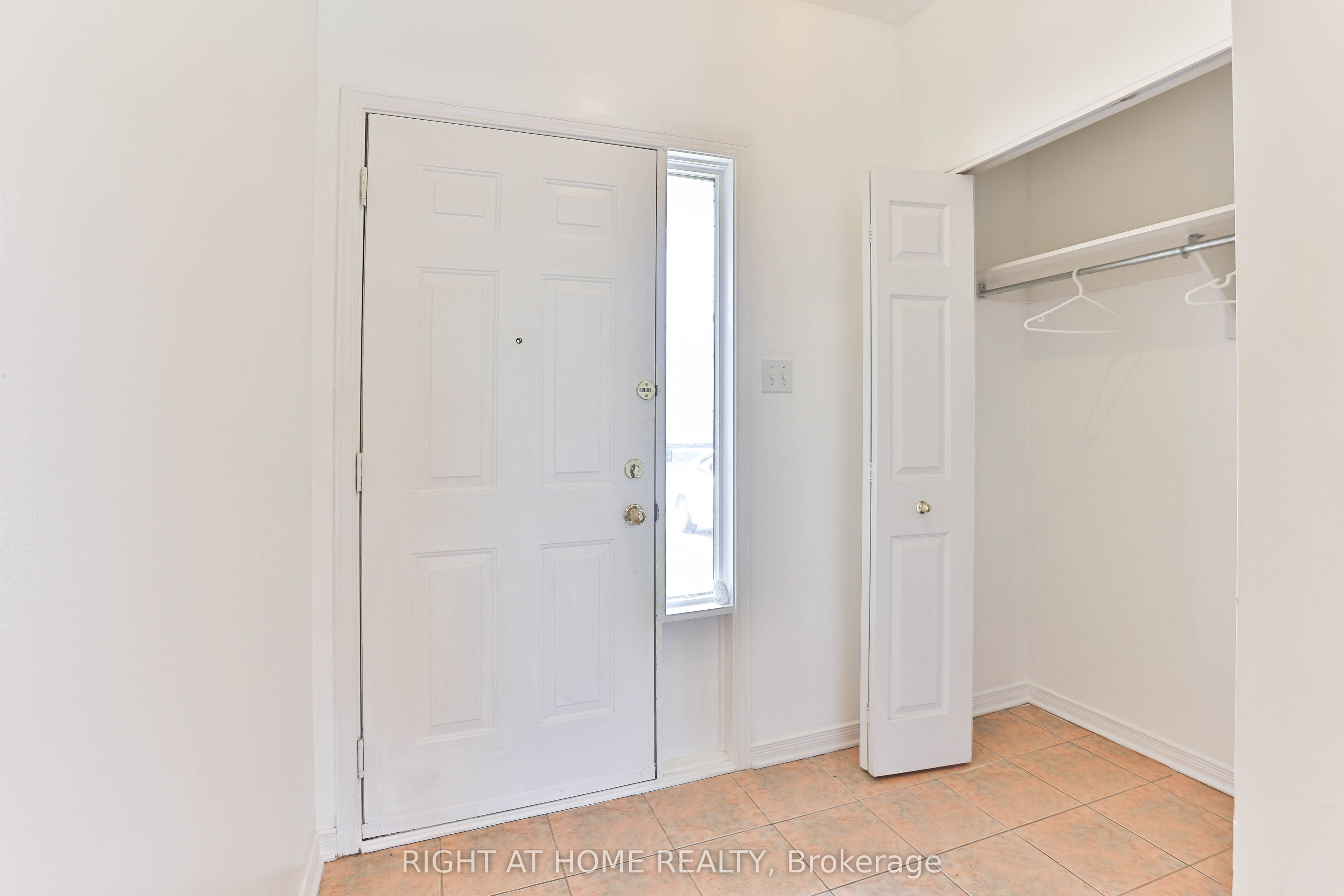 142 Lilibet Crescent E, Hunt Club - South Keys and Area, ON K1V 2A1 photo 3