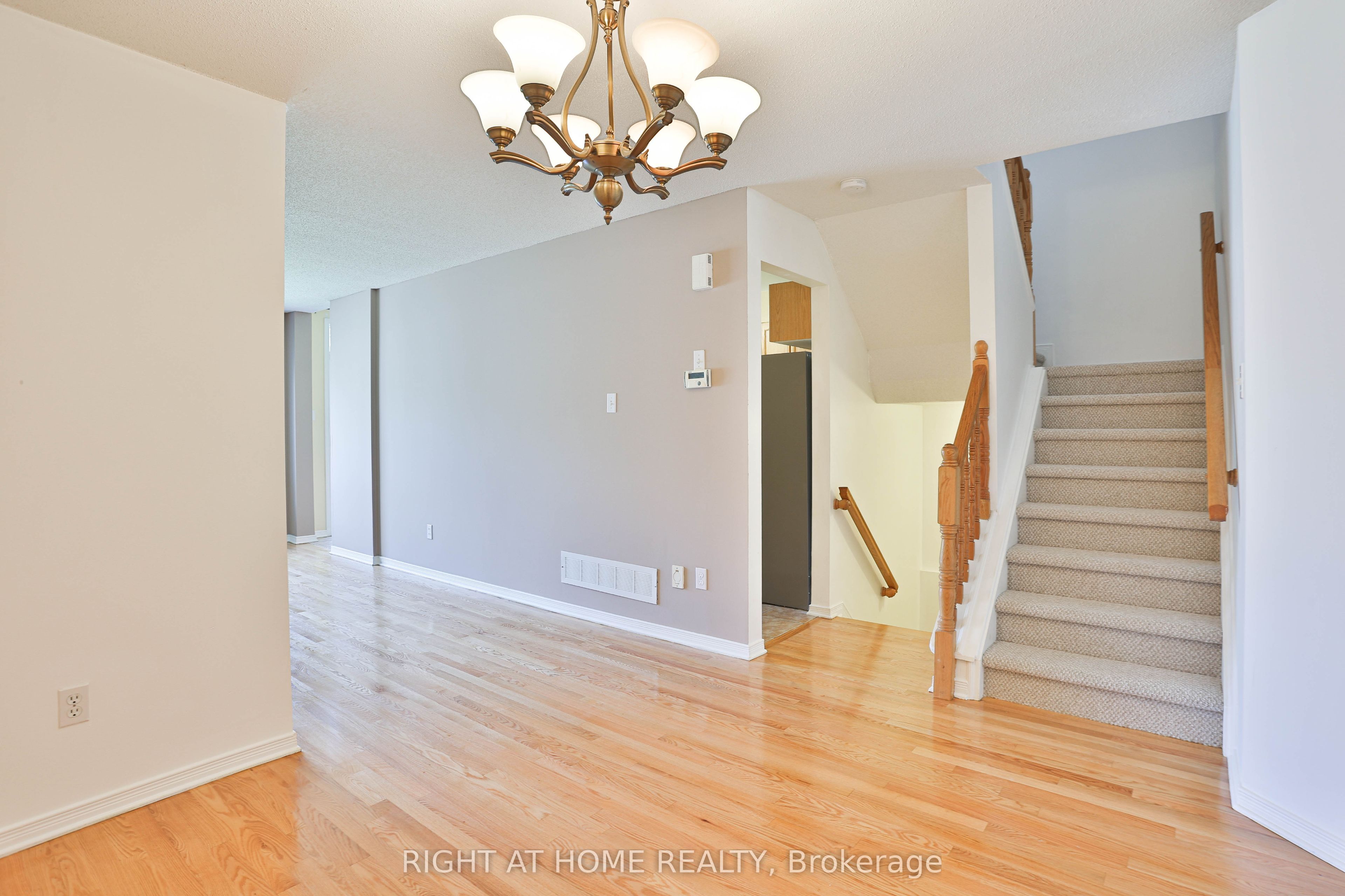 142 Lilibet Crescent E, Hunt Club - South Keys and Area, ON K1V 2A1 photo 5