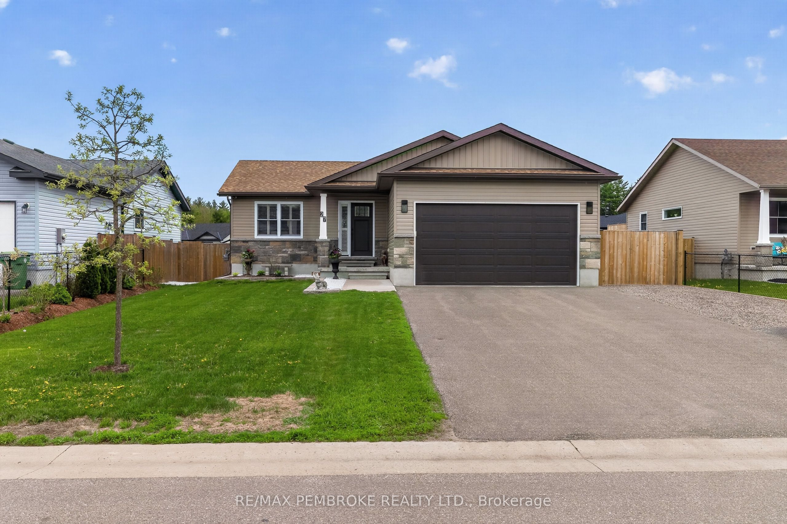 27 Terrance Drive, Petawawa, ON K8H 0H3