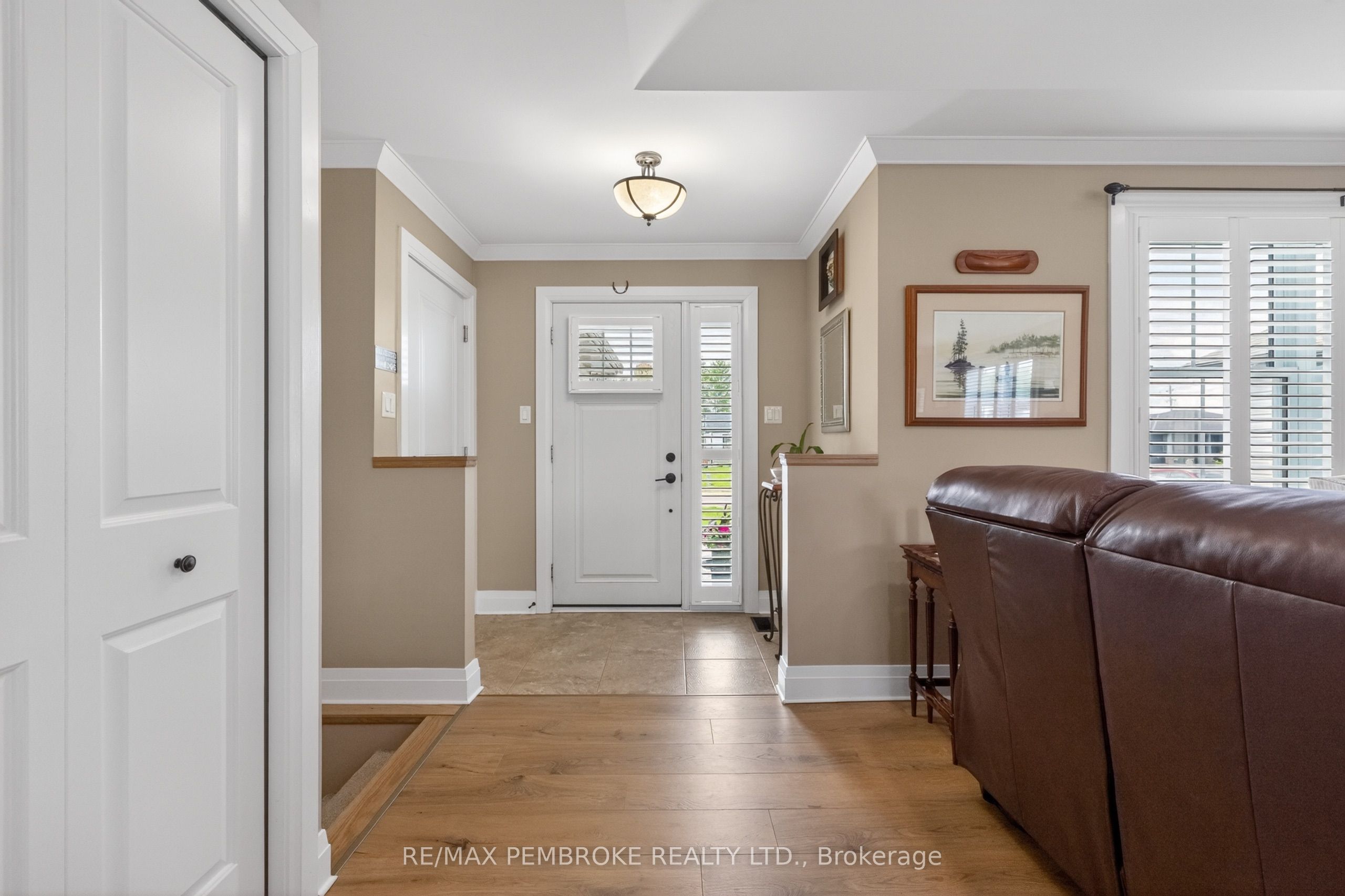 27 Terrance Drive, Petawawa, ON K8H 0H3 photo 3