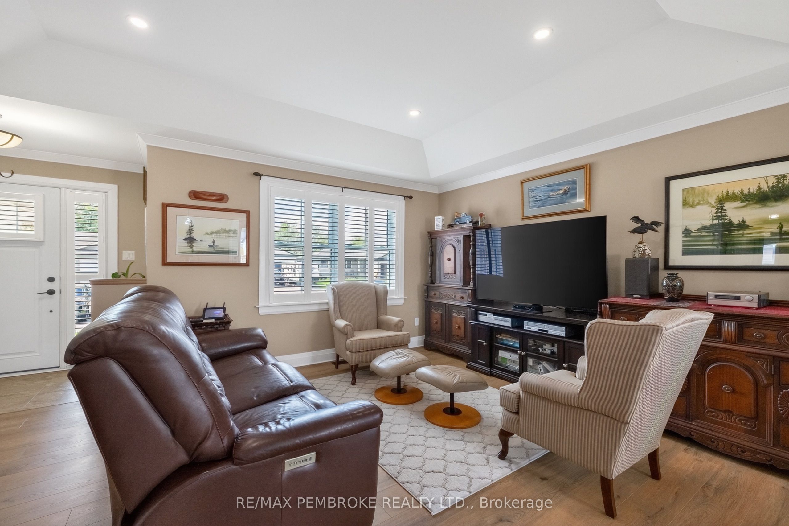 27 Terrance Drive, Petawawa, ON K8H 0H3 photo 4