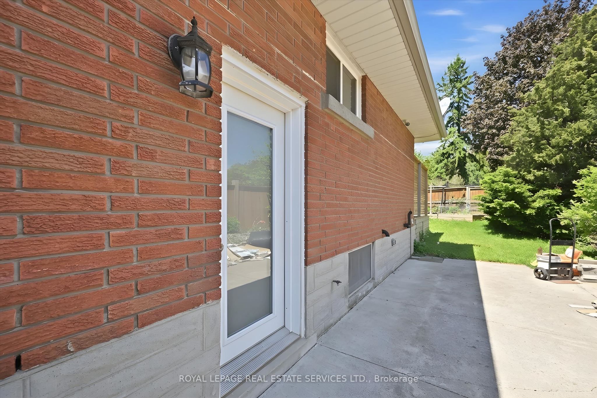 6 Greening Court Lower, Hamilton, ON L9H 1G9 photo 3
