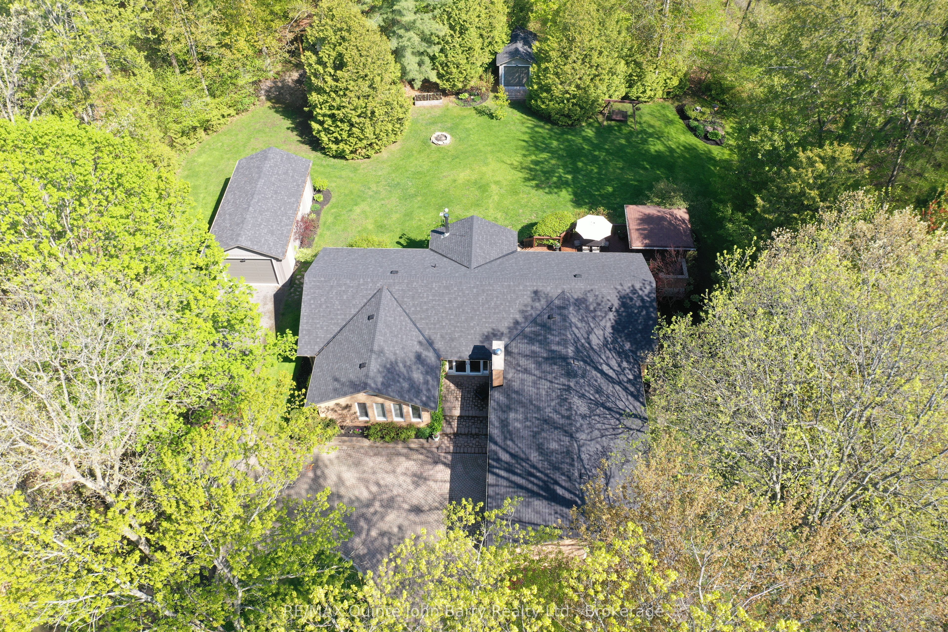 256 Colonial Drive, Quinte West, ON K8V 0M9 photo 2