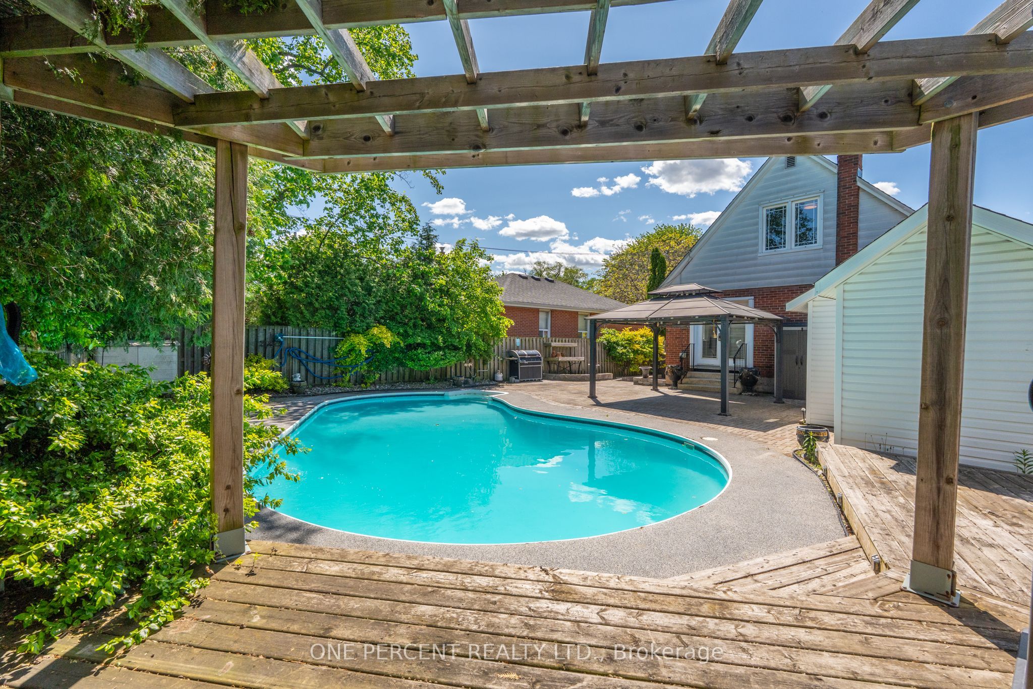 27 Delevan Crescent, Hamilton, ON L9A 4A8 photo 2