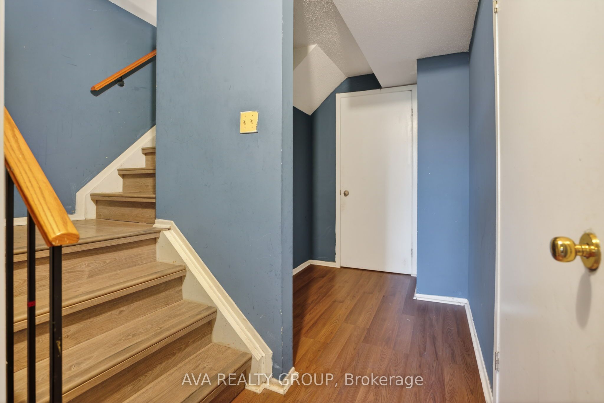 27 Danaher Drive, Barrhaven, ON K2J 3Y5 photo 4