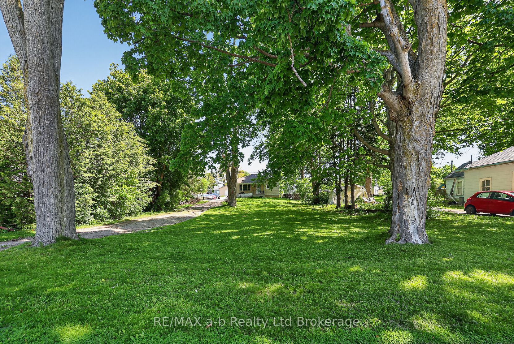 305 Hall Street, Ingersoll, ON N5C 1V8 photo 2