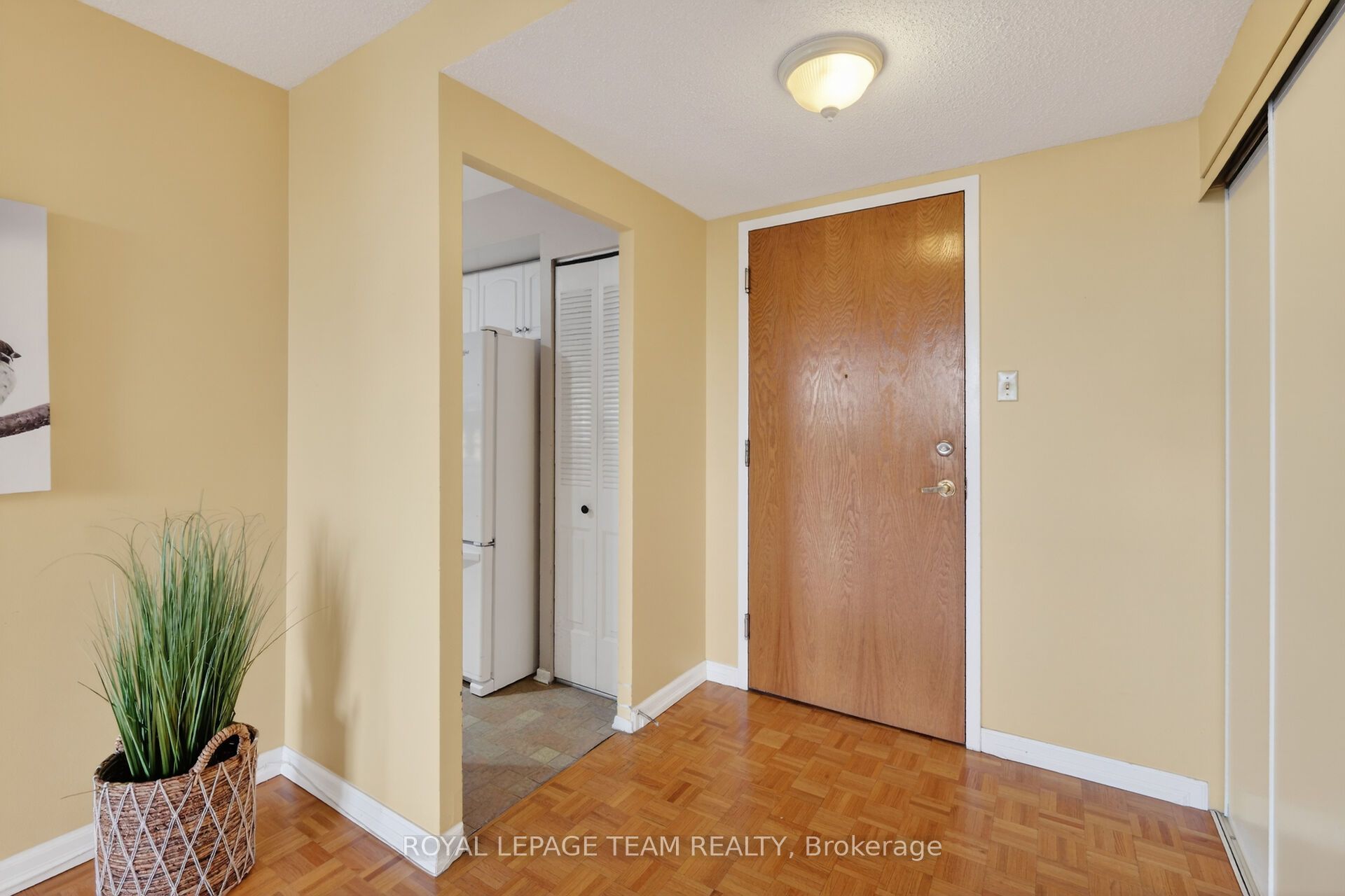 2760 Carousel Crescent 501, Blossom Park - Airport and Area, ON K1T 2N4 photo 4