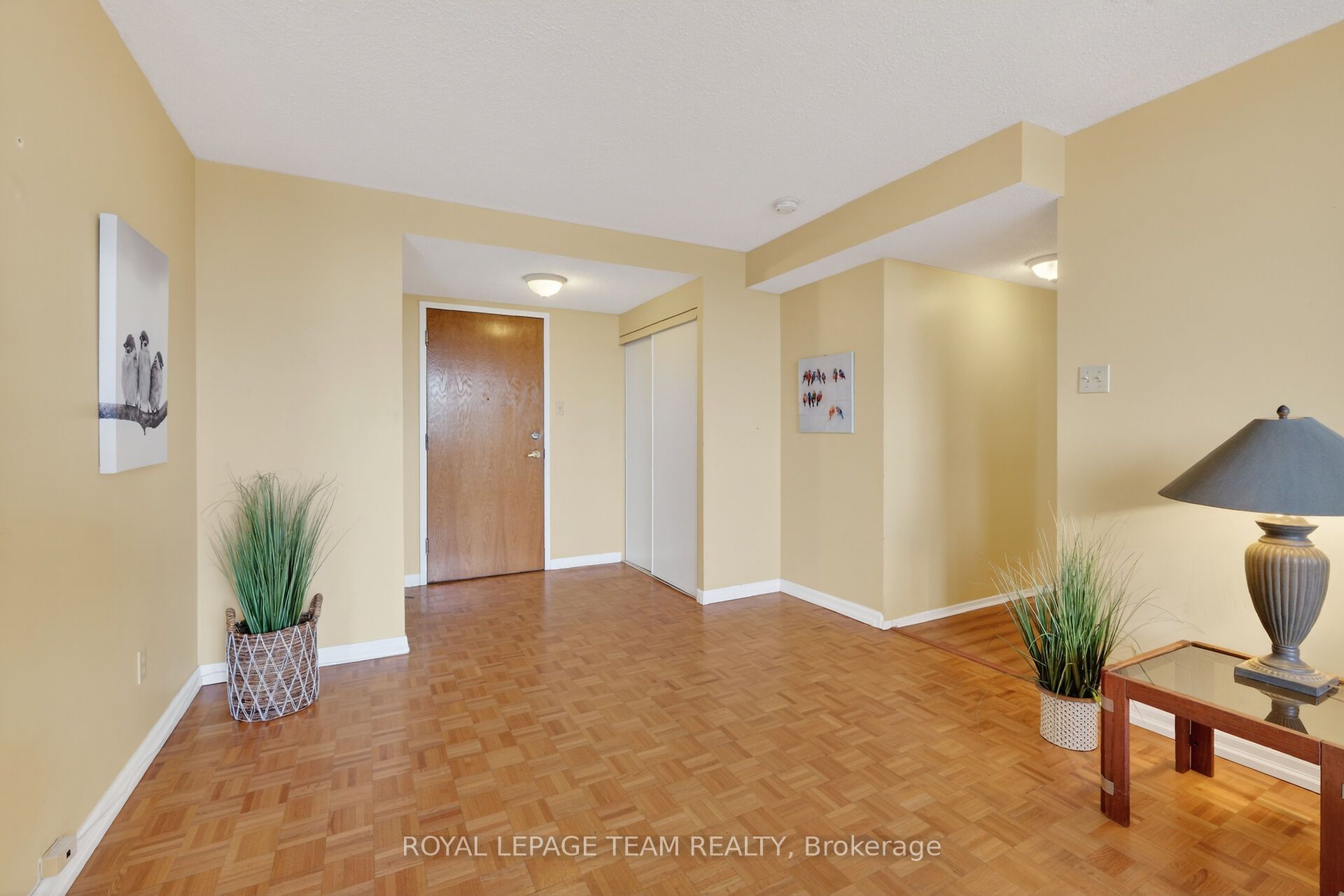 2760 Carousel Crescent 501, Blossom Park - Airport and Area, ON K1T 2N4 photo 5