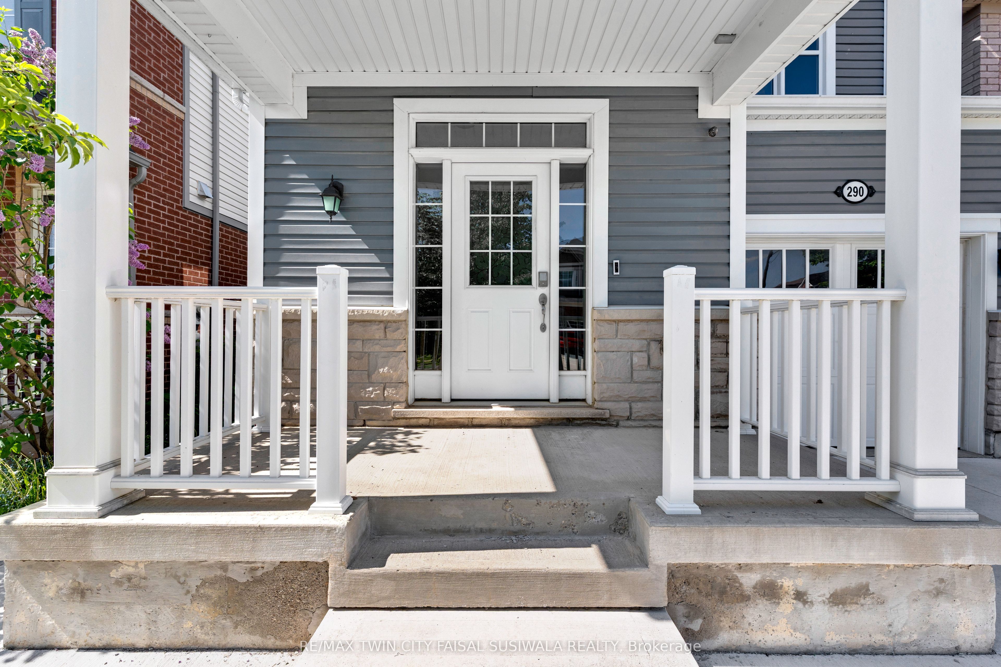 290 Apple Hill Crescent, Kitchener, ON N2R 0E5 photo 2