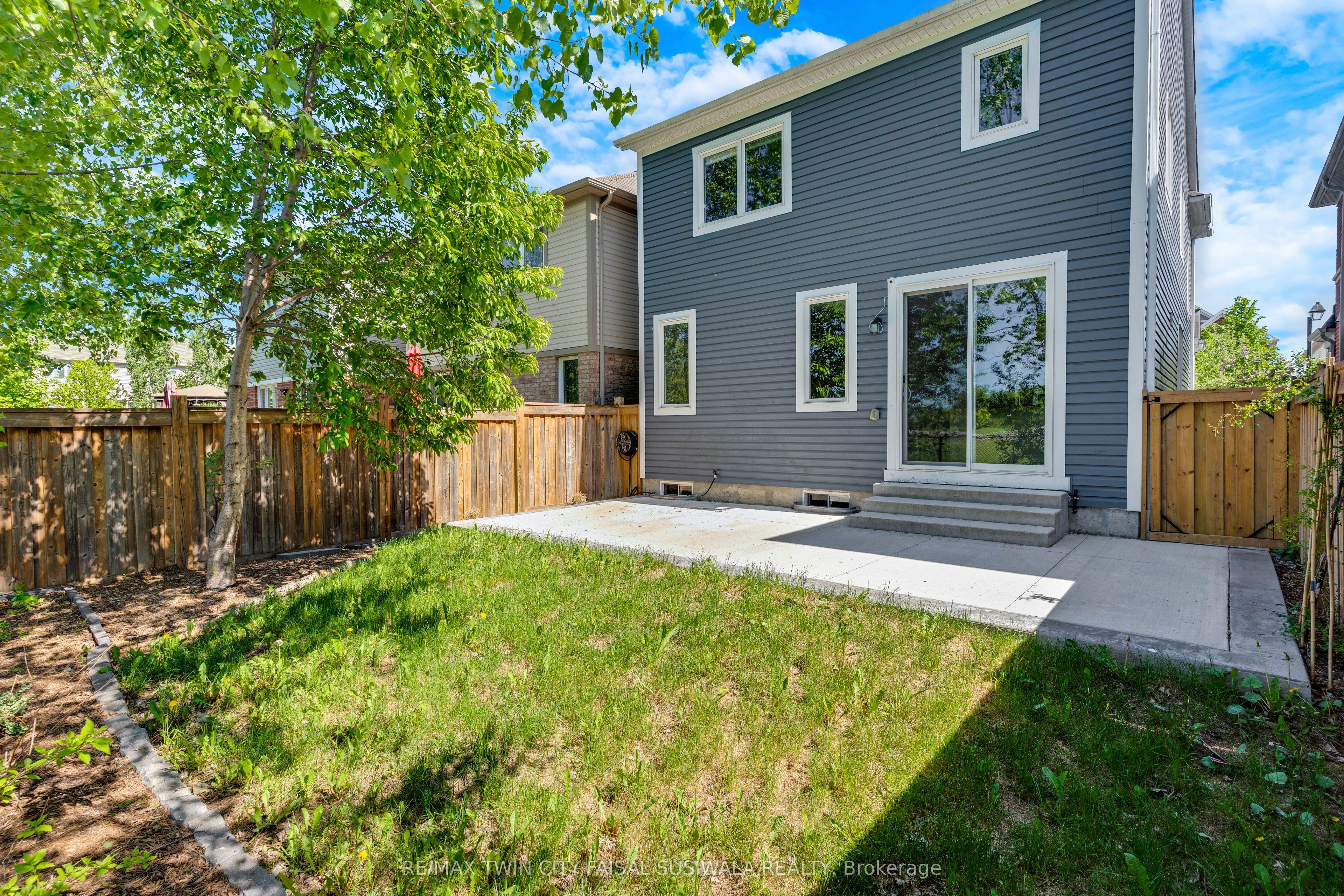 290 Apple Hill Crescent, Kitchener, ON N2R 0E5 photo 4