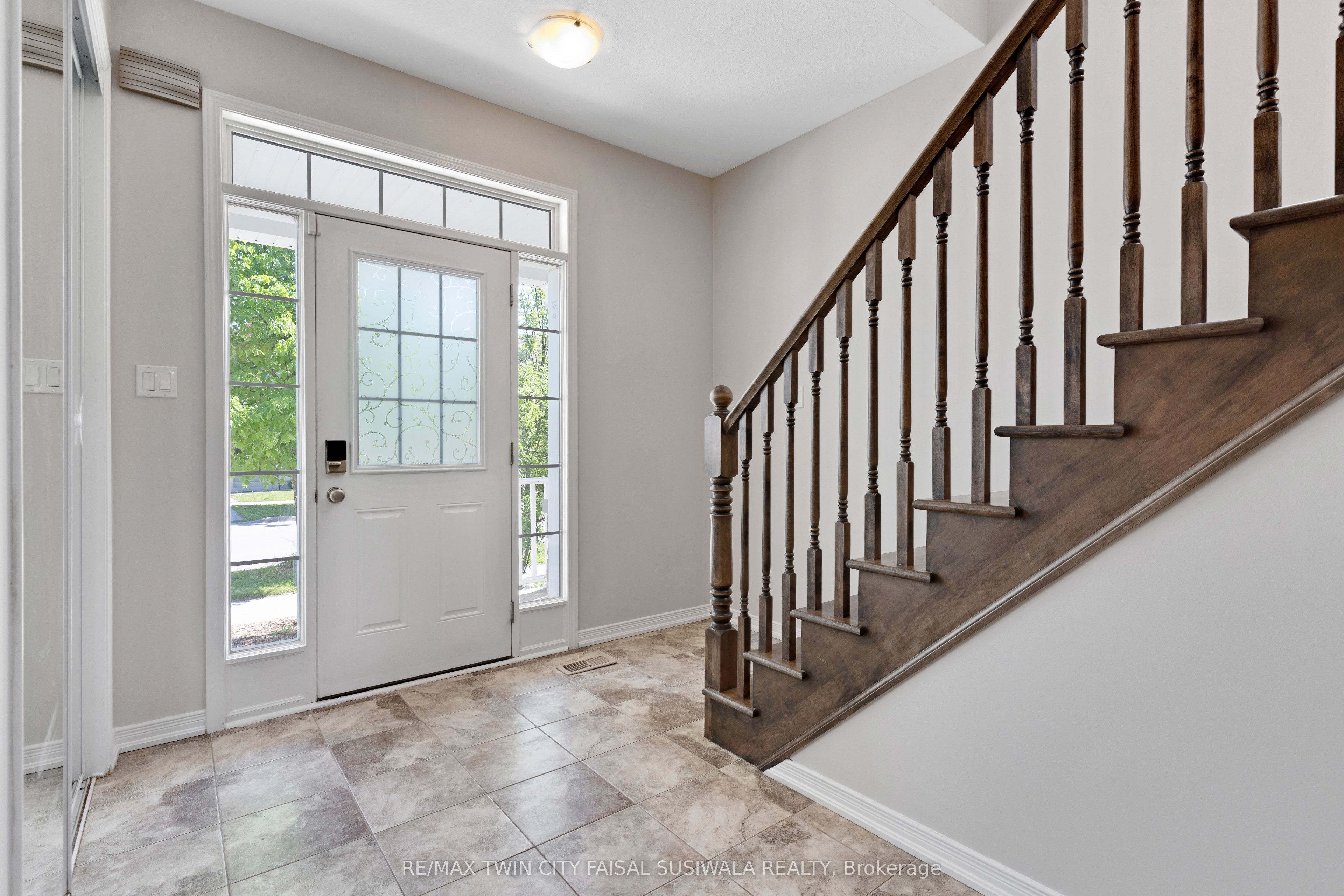 290 Apple Hill Crescent, Kitchener, ON N2R 0E5 photo 5