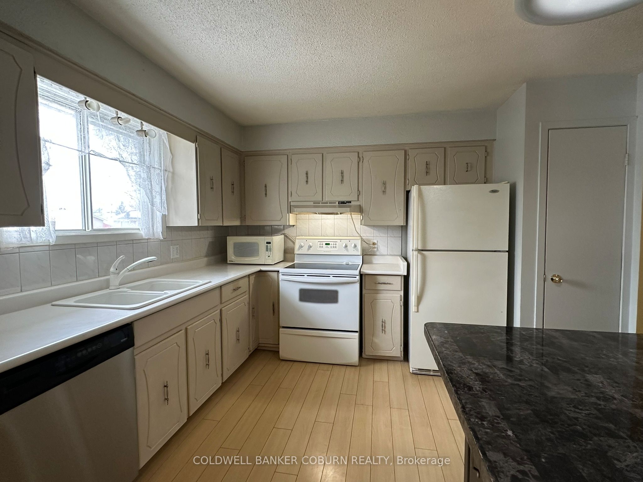 4016 Dishaw Street, Edwardsburgh/Cardinal, ON K0E 1E0 photo 3