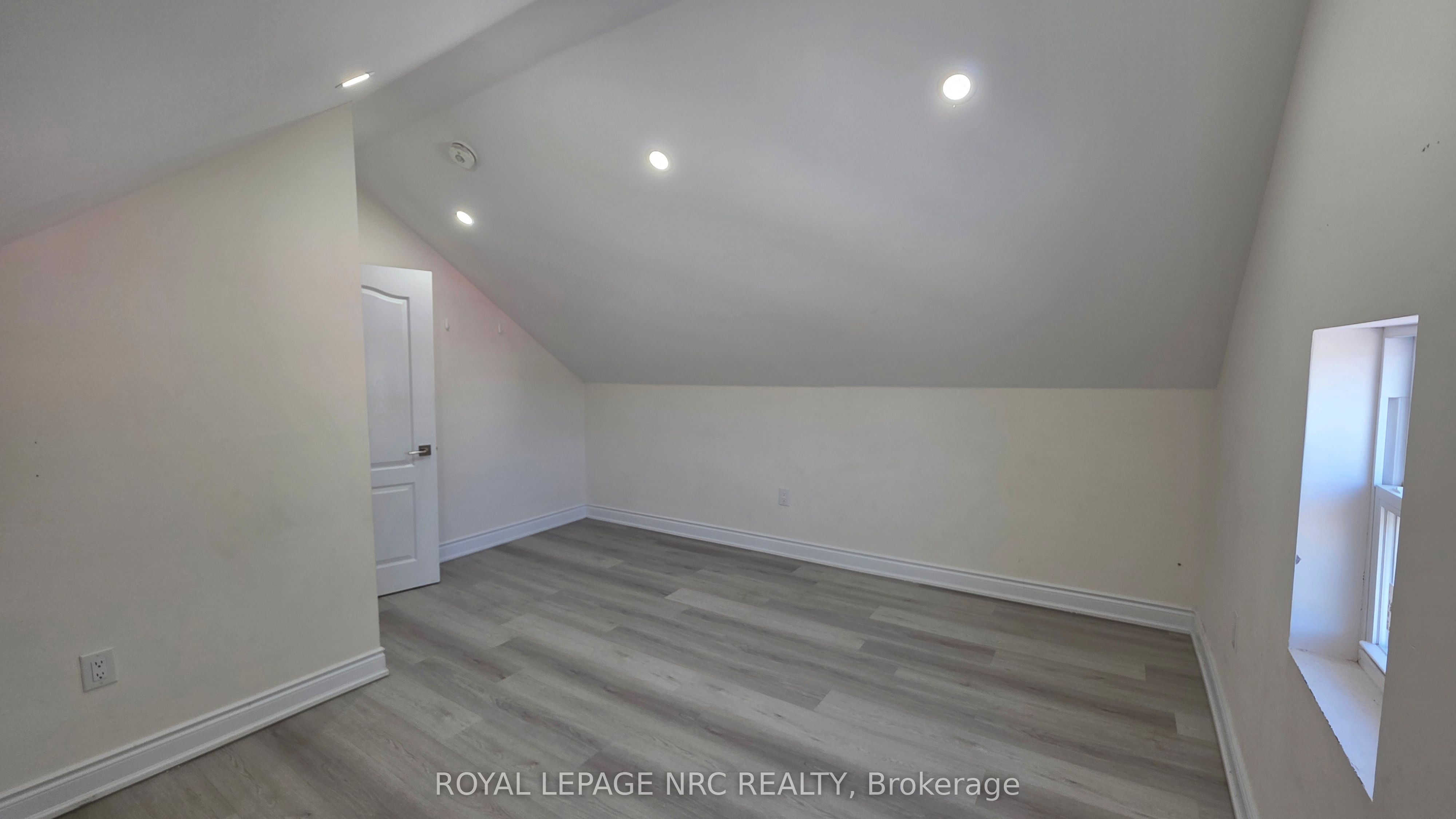 69 Vine Street 2, St. Catharines, ON L2R 3X9 photo 2