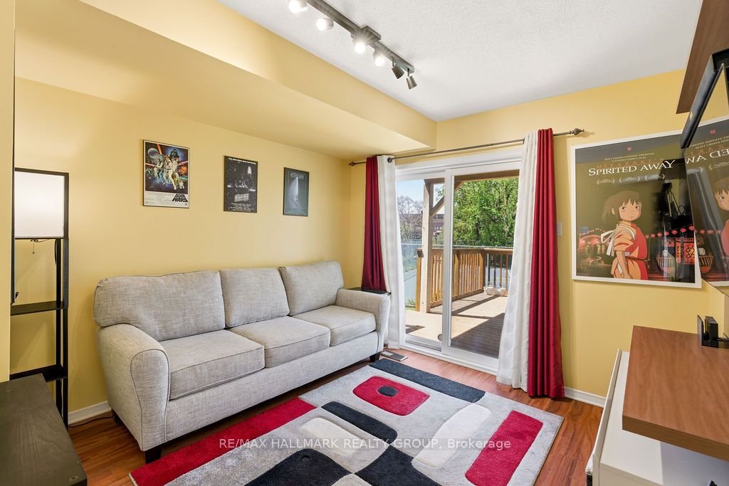 8 Pondside Private, Manor Park - Cardinal Glen and Area, ON K1K 4X3 photo 5