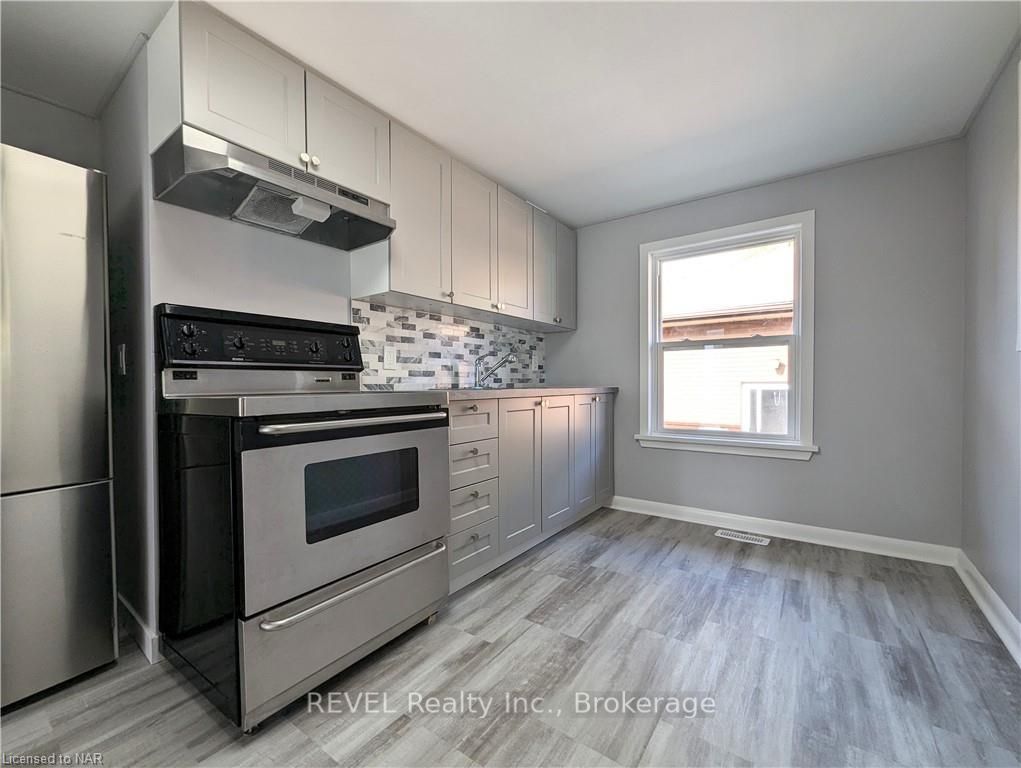 4591 Homewood Avenue, Niagara Falls, ON L2E 4X9 photo 2