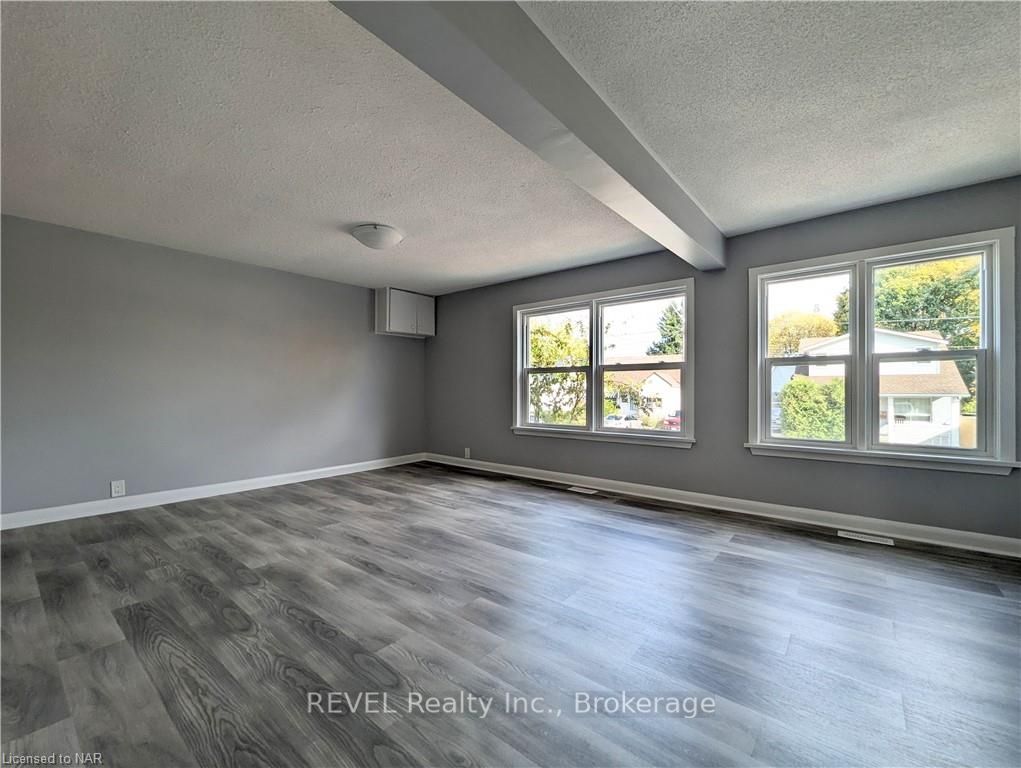 4591 Homewood Avenue, Niagara Falls, ON L2E 4X9 photo 4