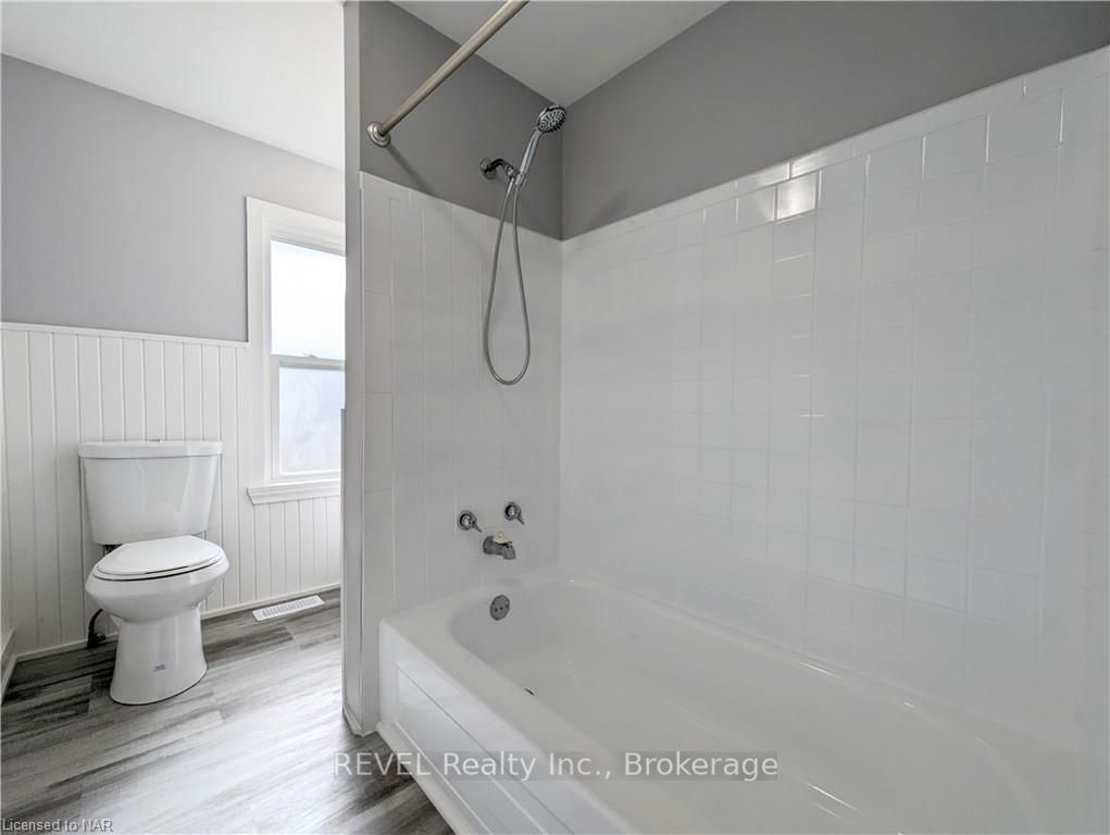 4591 Homewood Avenue, Niagara Falls, ON L2E 4X9 photo 5