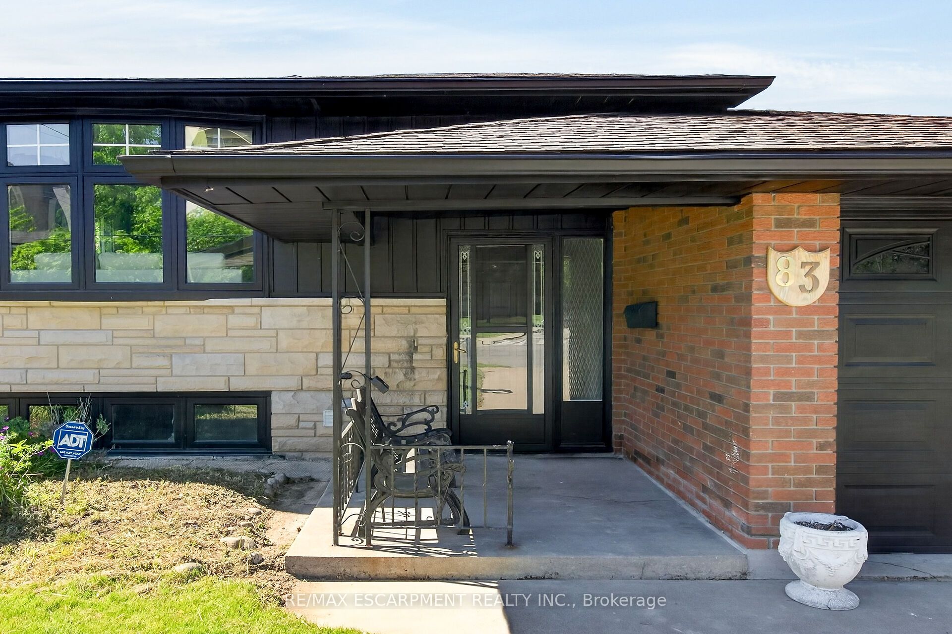 83 Riverdale Drive, Hamilton, ON L8E 1K2 photo 2