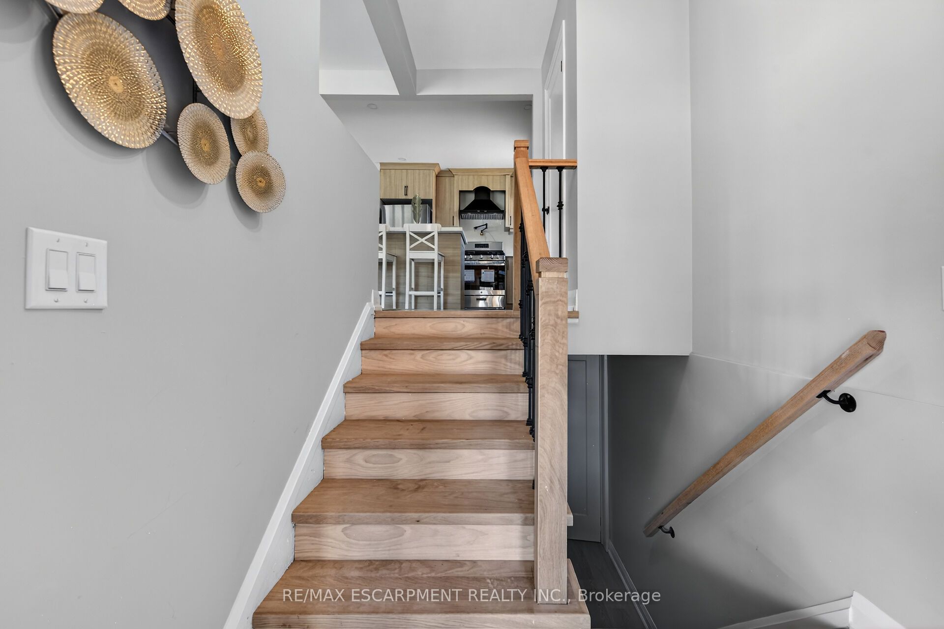 83 Riverdale Drive, Hamilton, ON L8E 1K2 photo 3
