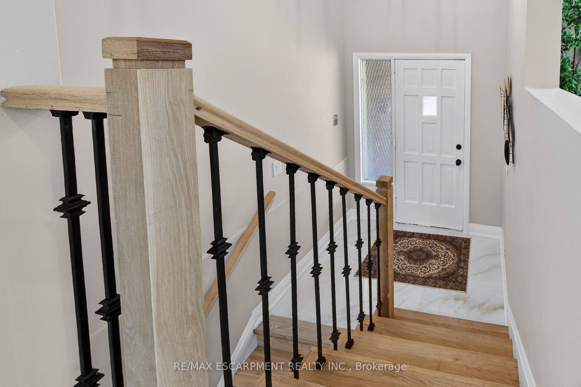 83 Riverdale Drive, Hamilton, ON L8E 1K2 photo 4