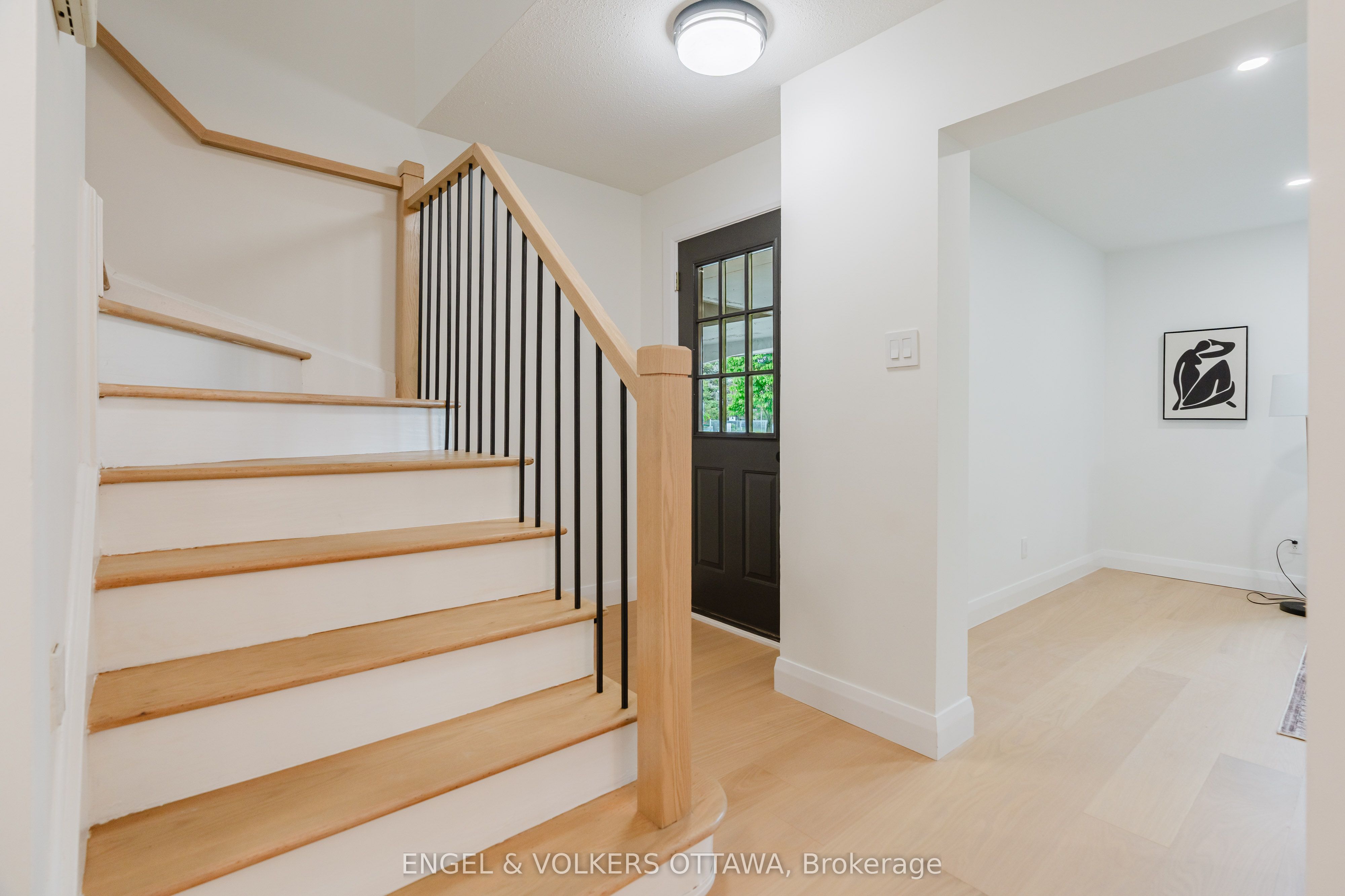 825 De Salaberry Street, Beacon Hill North - South and Area, ON K1J 6Y5 photo 2