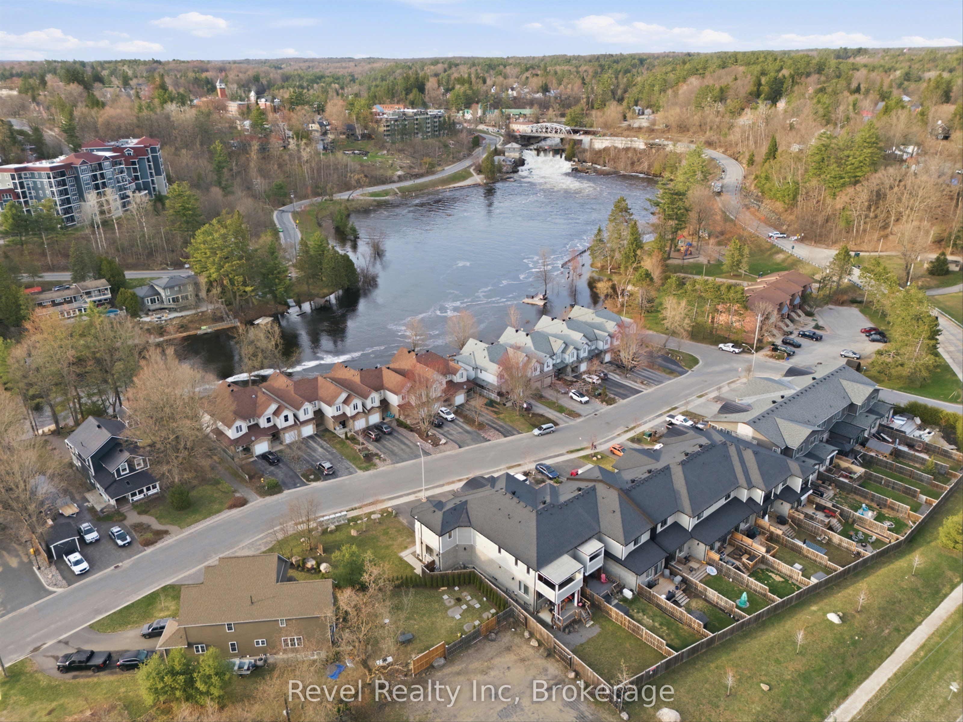 181 Anglo Street, Bracebridge, ON P1L 2H3 photo 3
