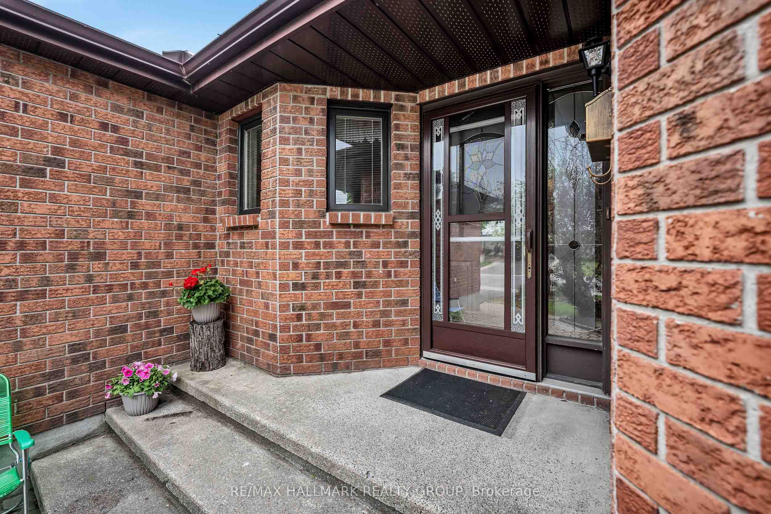 18 Randall James Drive, Stittsville - Munster - Richmond, ON K2S 1L9 photo 3