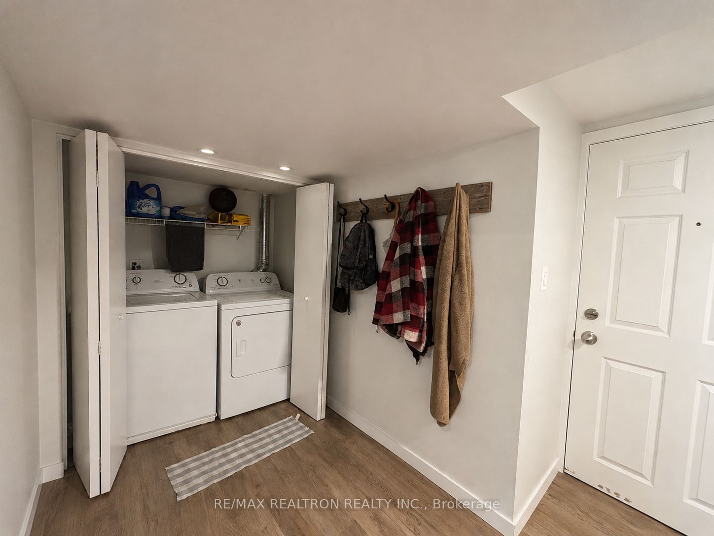 14 Jasper Court B, Kitchener, ON N2E 1C6