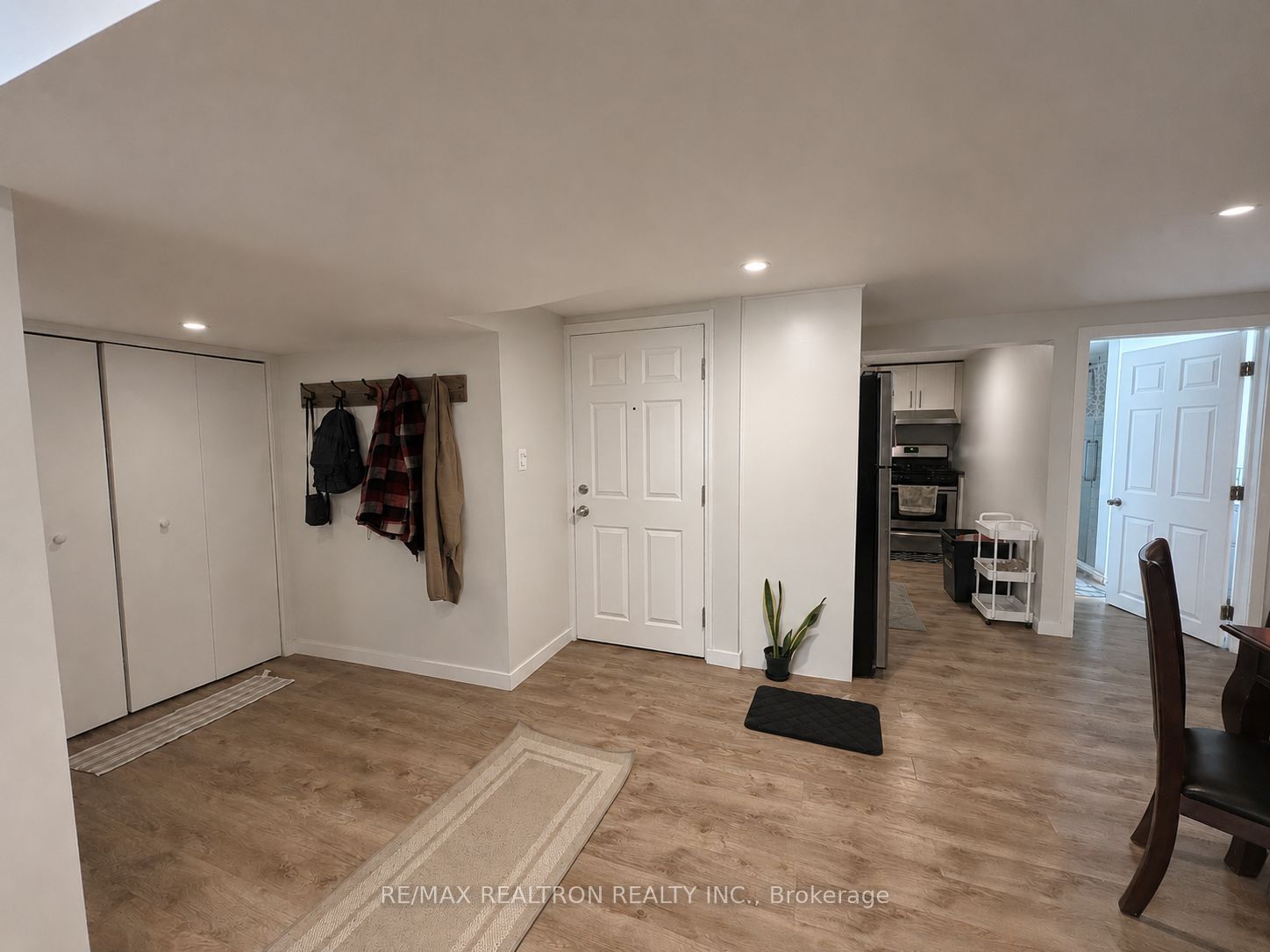 14 Jasper Court B, Kitchener, ON N2E 1C6 photo 3