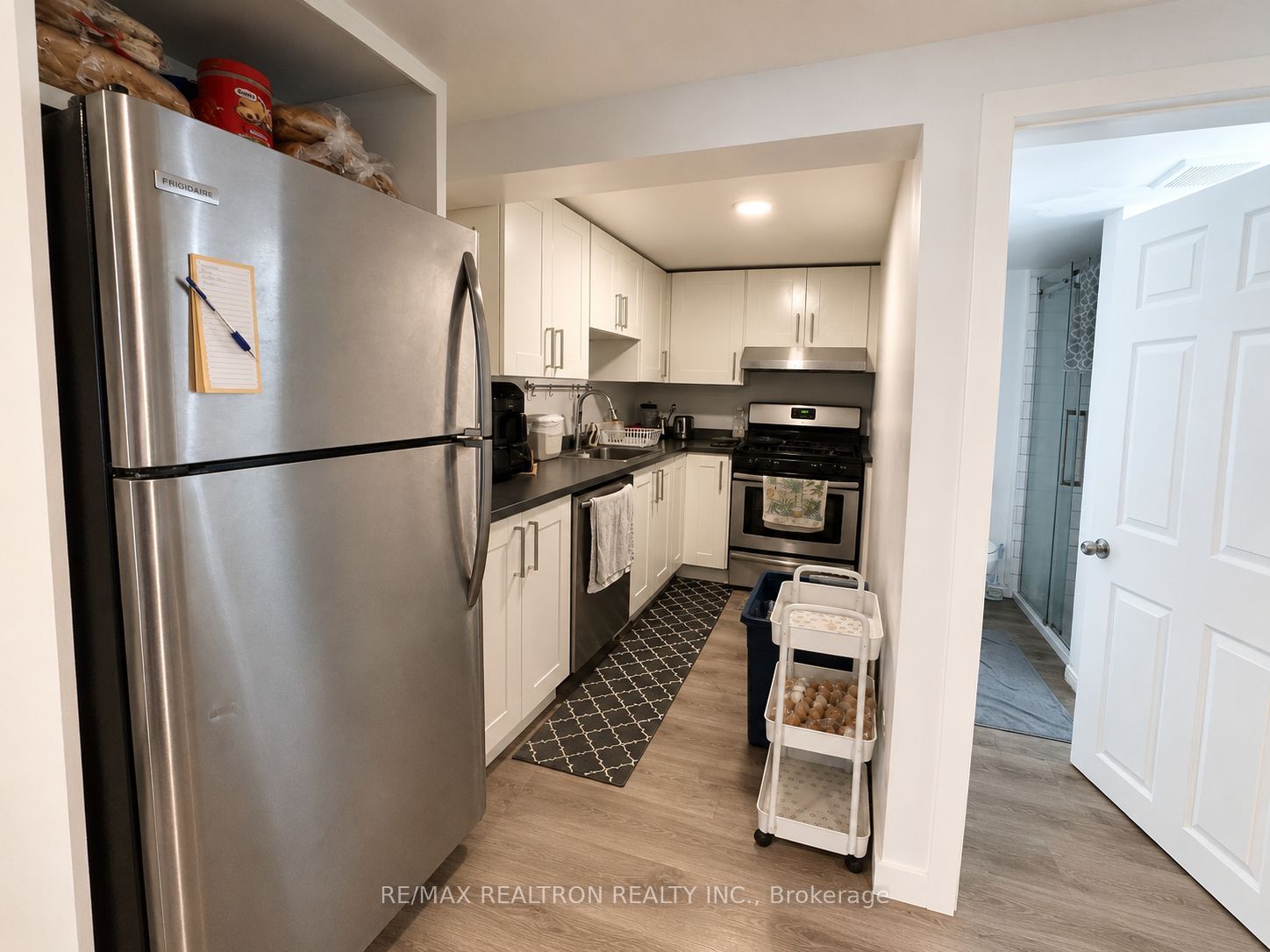 14 Jasper Court B, Kitchener, ON N2E 1C6 photo 5