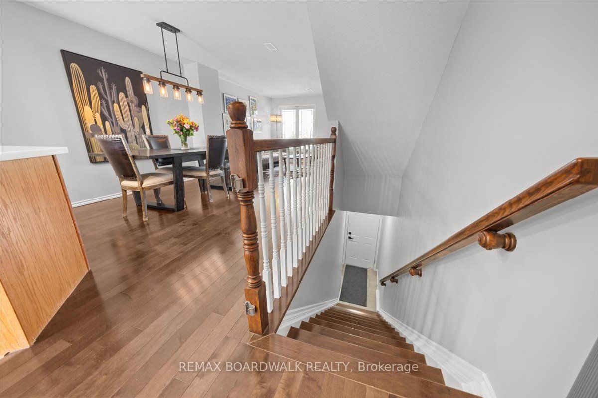 366 CROWNRIDGE Drive, Kanata, ON K2M 3A4 photo 2